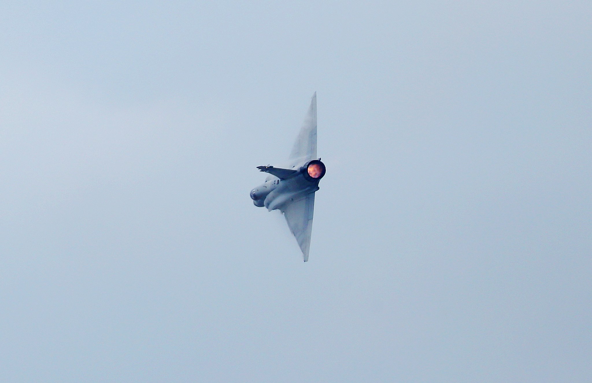 今天上午11點25分左右，台東志航基地一架幻象2000戰鬥機光點突然消失，墜落在台東外海10浬。（圖為幻象2000同型機，翻攝自國防部發言人臉書）