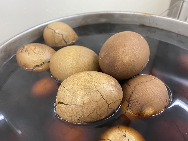 超商茶葉蛋鍋被倒不明液體，一度引起討論。資料照，示意圖