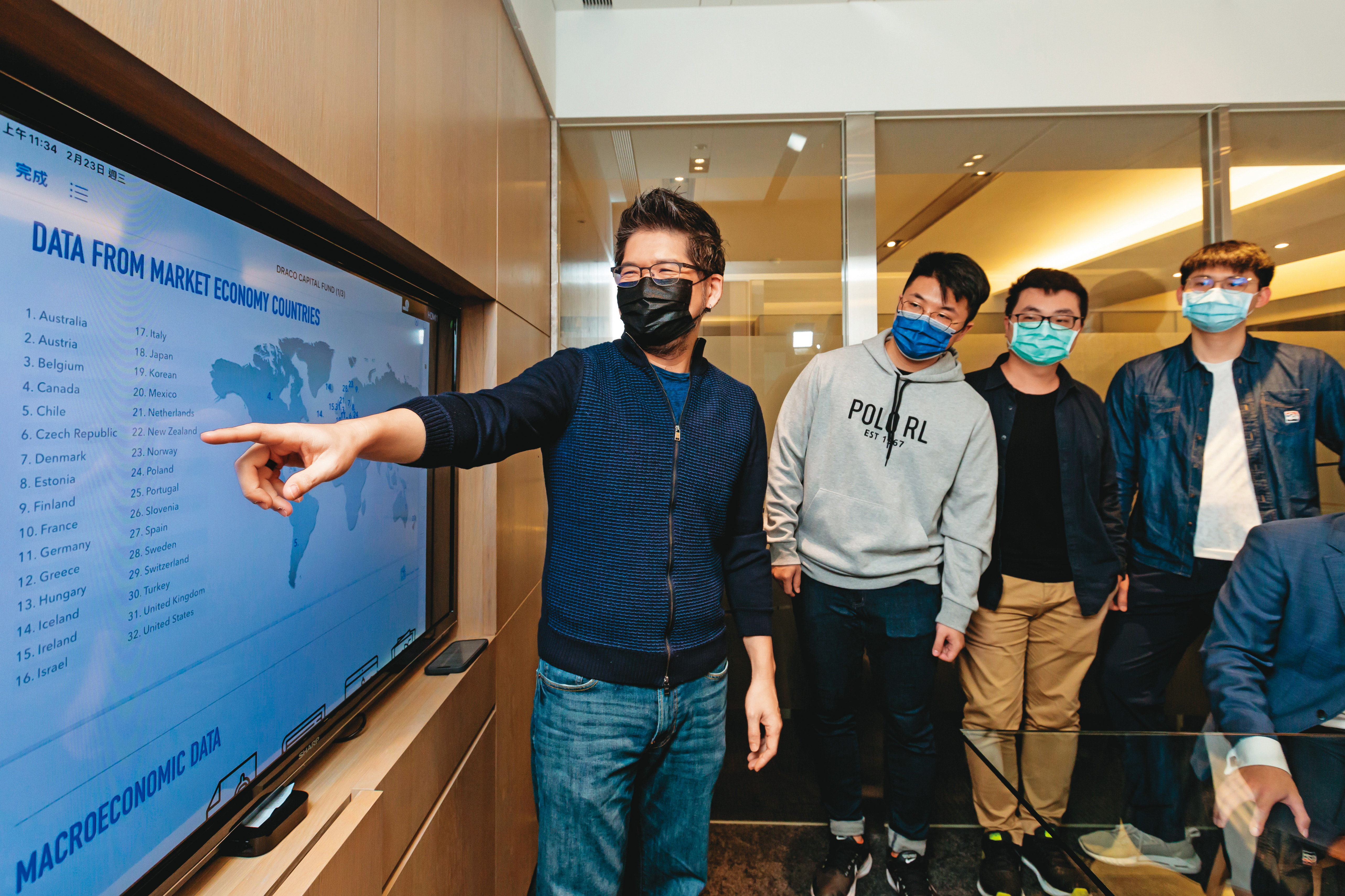 陳士駿（左）擅長AI技術，手握同步美國矽谷的祕密武器。