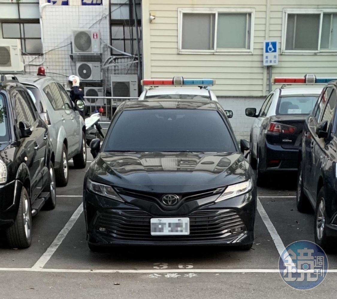 被賴姓副分局長開出遊的公務偵防車。(讀者提供)