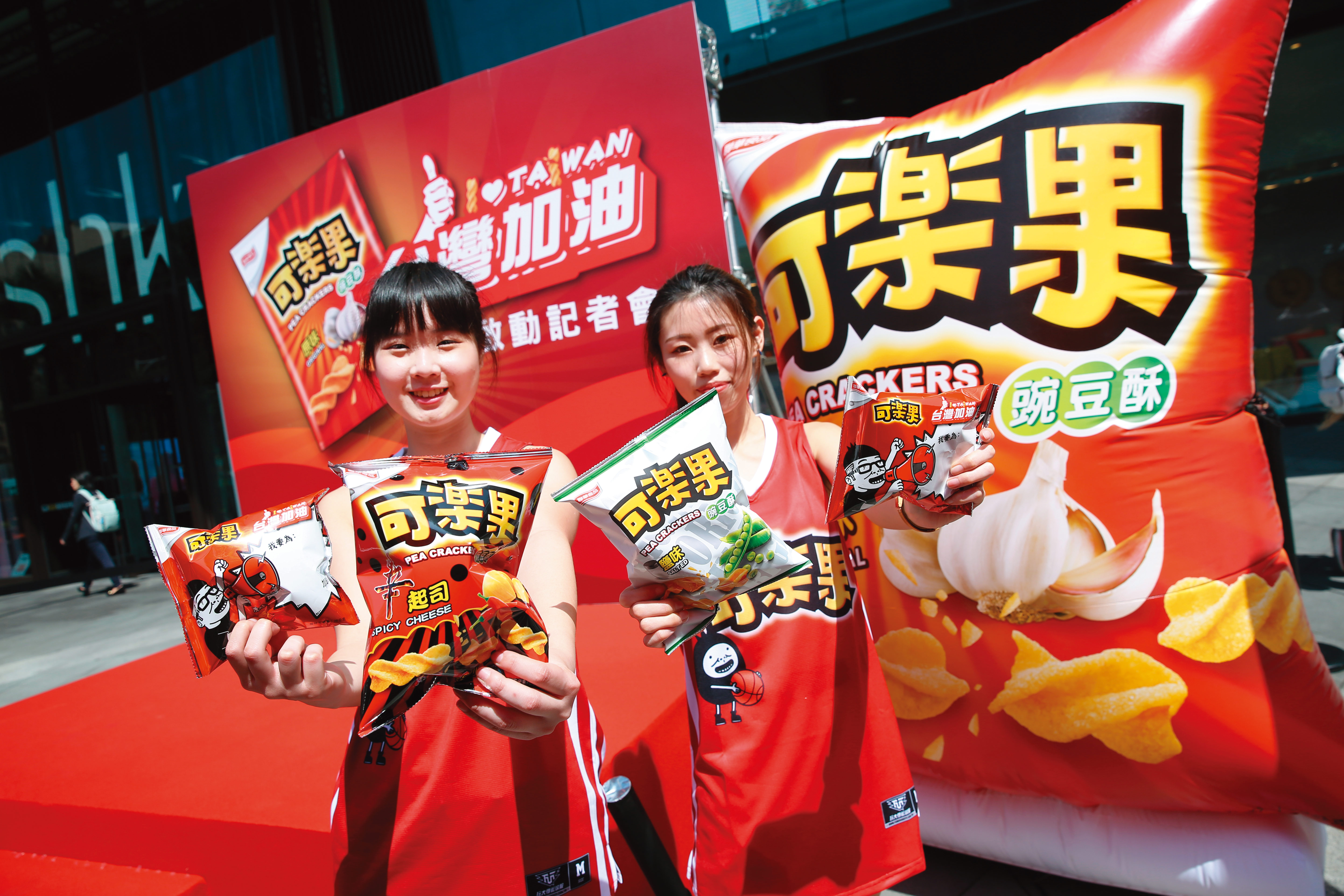 知名零食品牌聯華食不畏疫情影響，2021年繳出亮眼財報，股價再創新高。