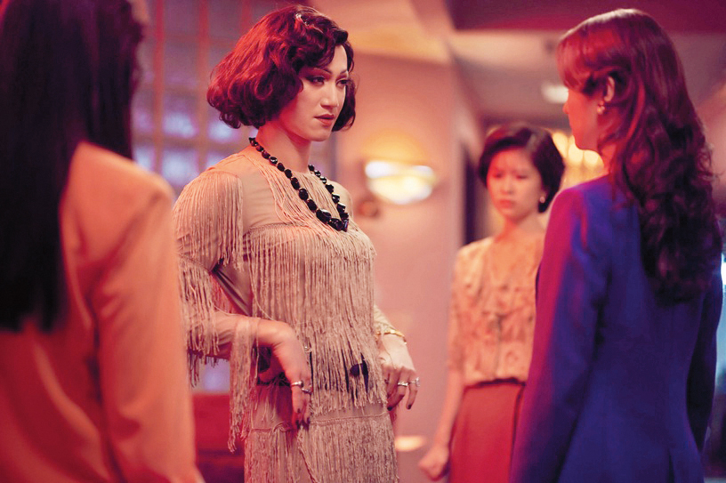 吳慷仁在《華燈初上》完美詮釋第三性媽媽桑。（Netflix、百聿數碼提供）