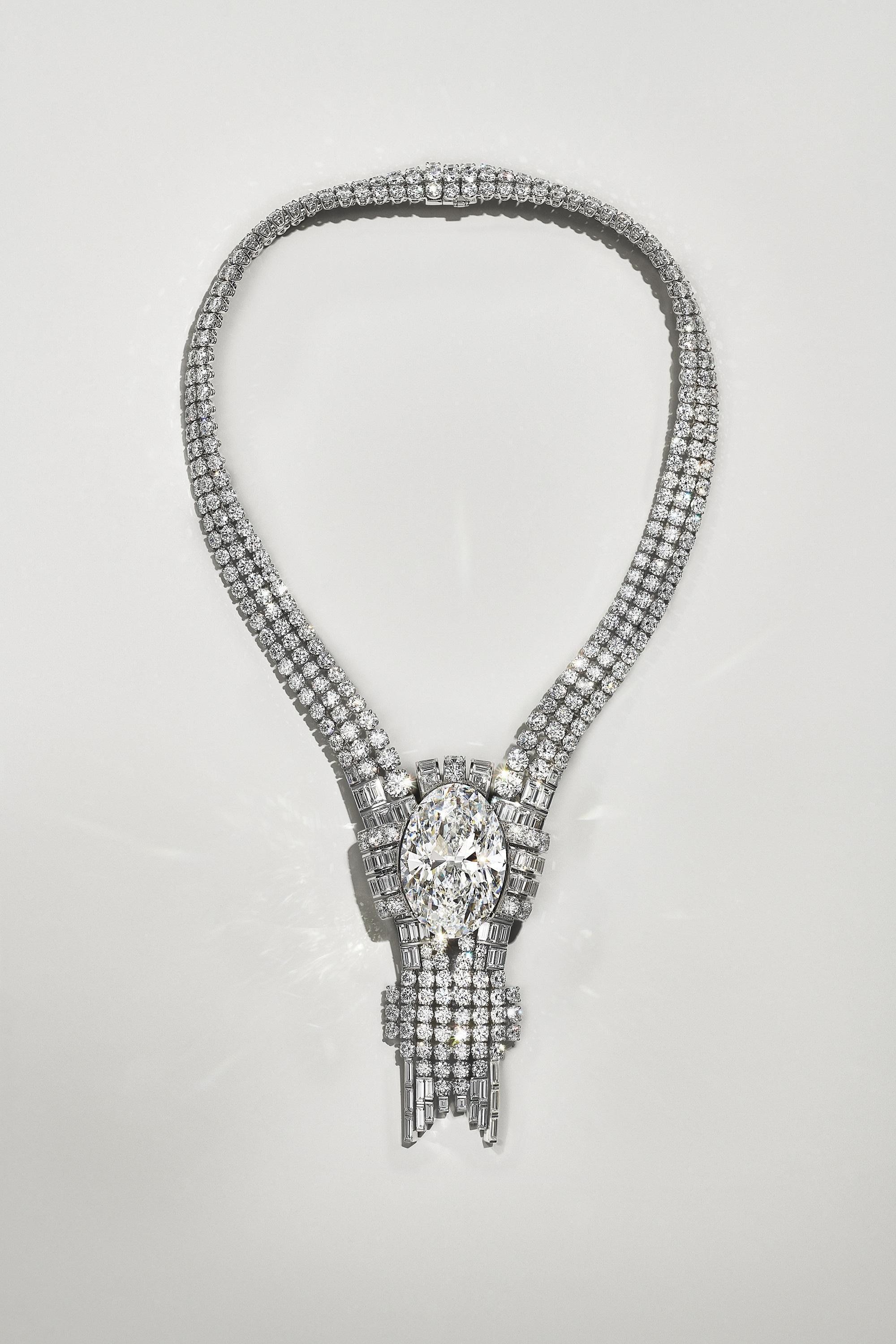 Tiffany以重逾80克拉帝國鑽石重現1939年世界博覽會展出的高級珠寶項鍊。約10億元台幣(TIFFANY & Co.提供)