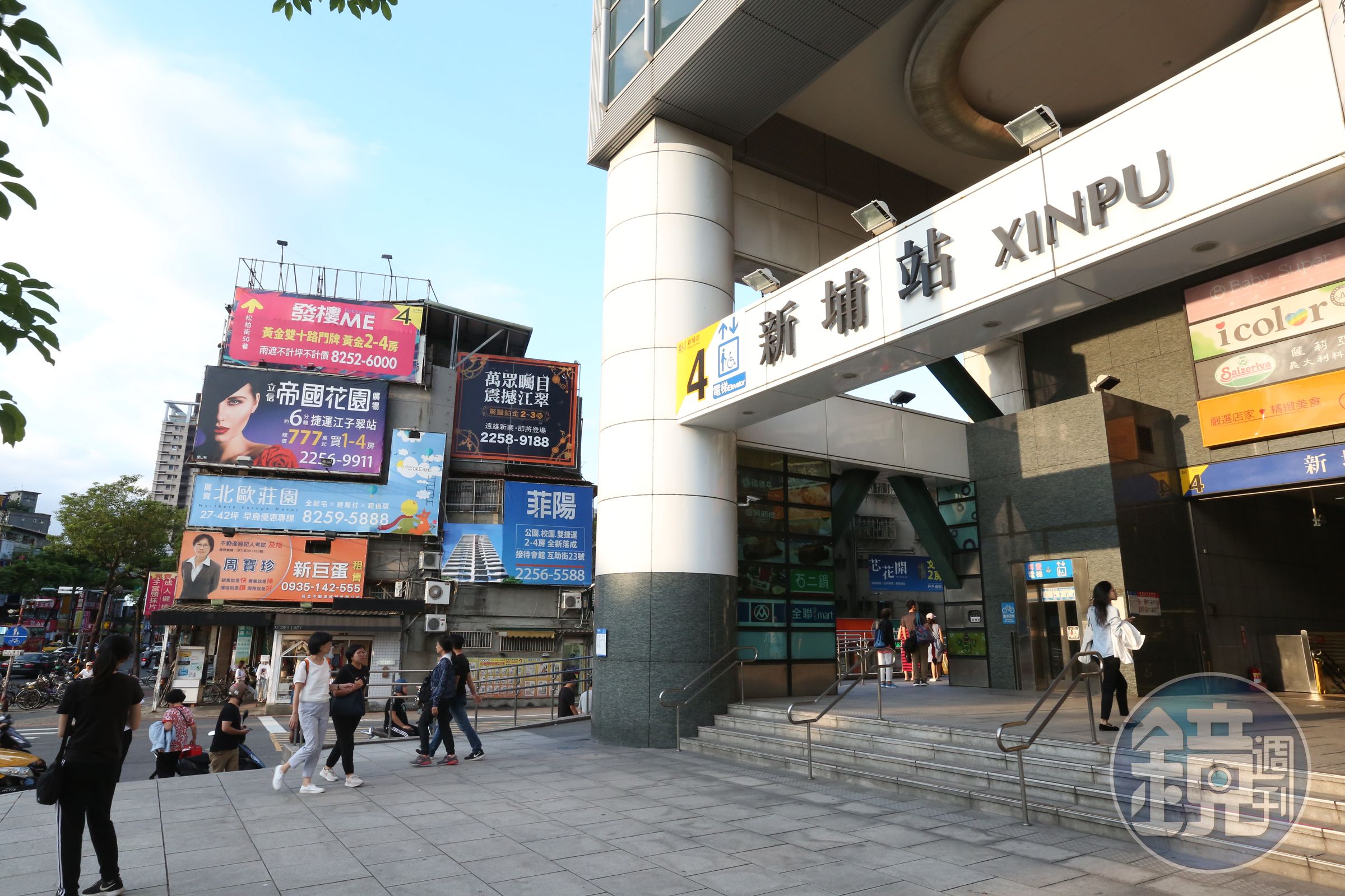 新埔捷運站日前發生手扶梯異常意外。（翻攝畫面）
