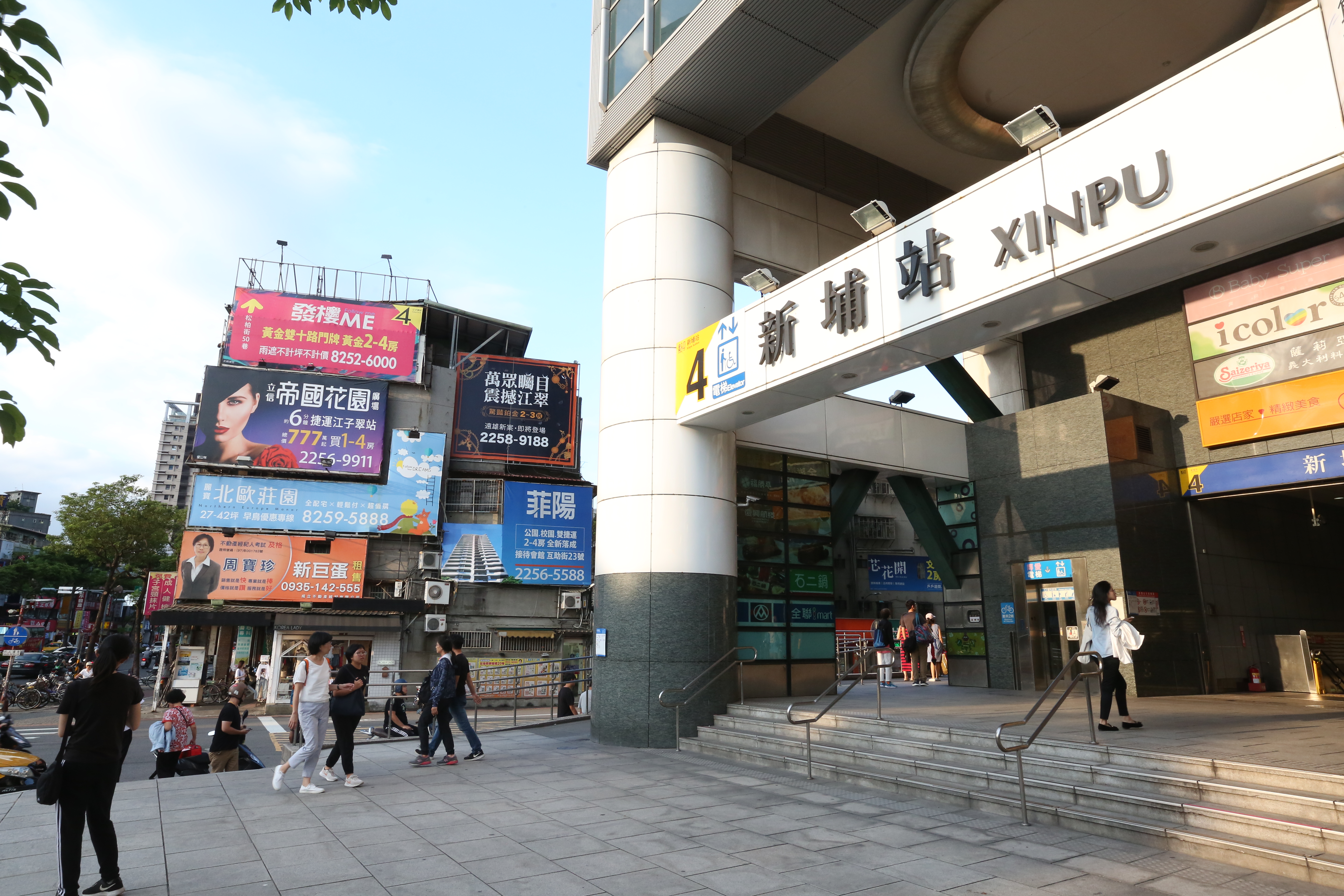 新埔捷運站日前發生手扶梯異常意外。（翻攝畫面）