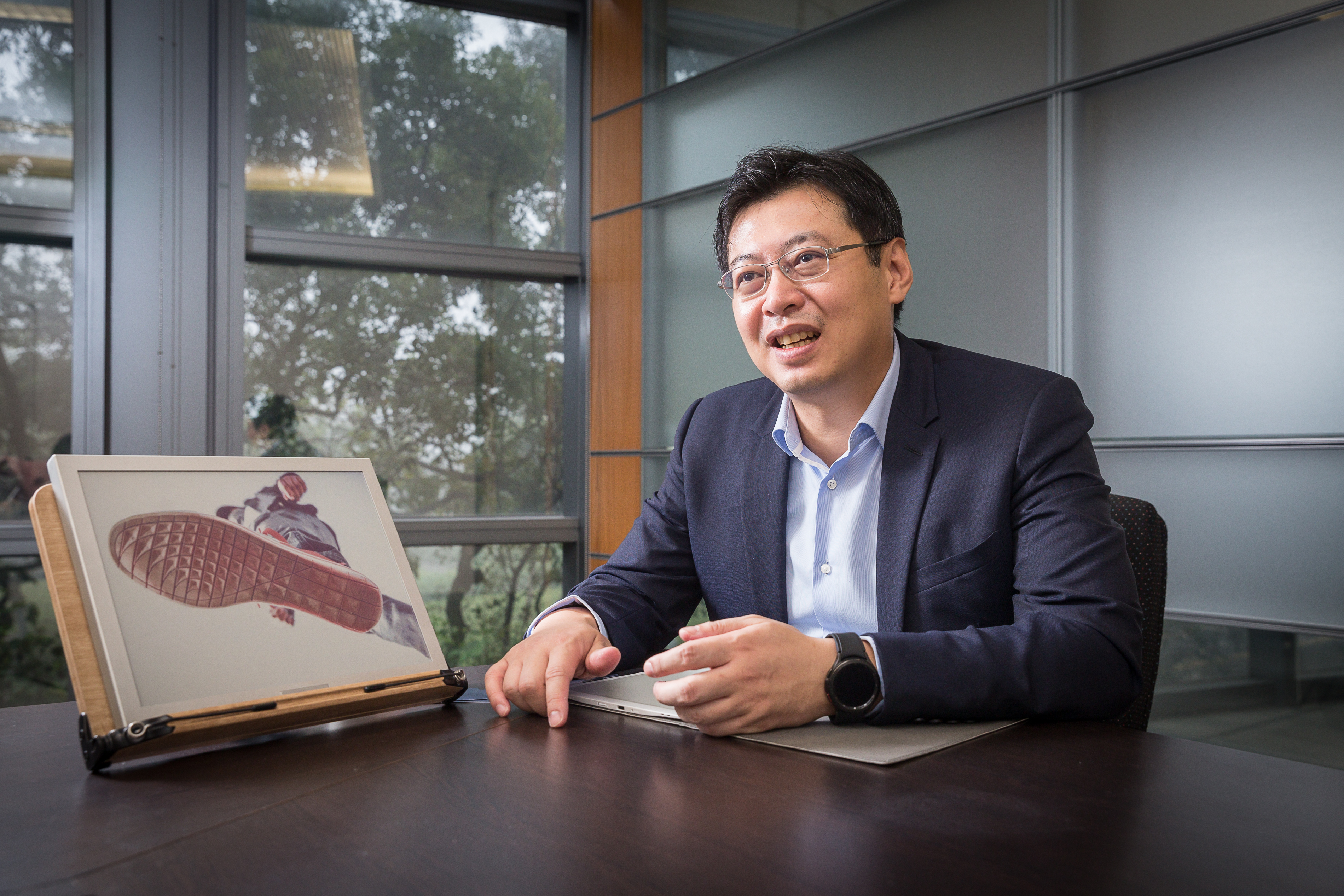 元太科技董事長李政昊表示，元太攜手安勤科技打造新一代商用電子紙平板解決方案，協助企業客戶優化其文件管理與資訊收集等工作流程。