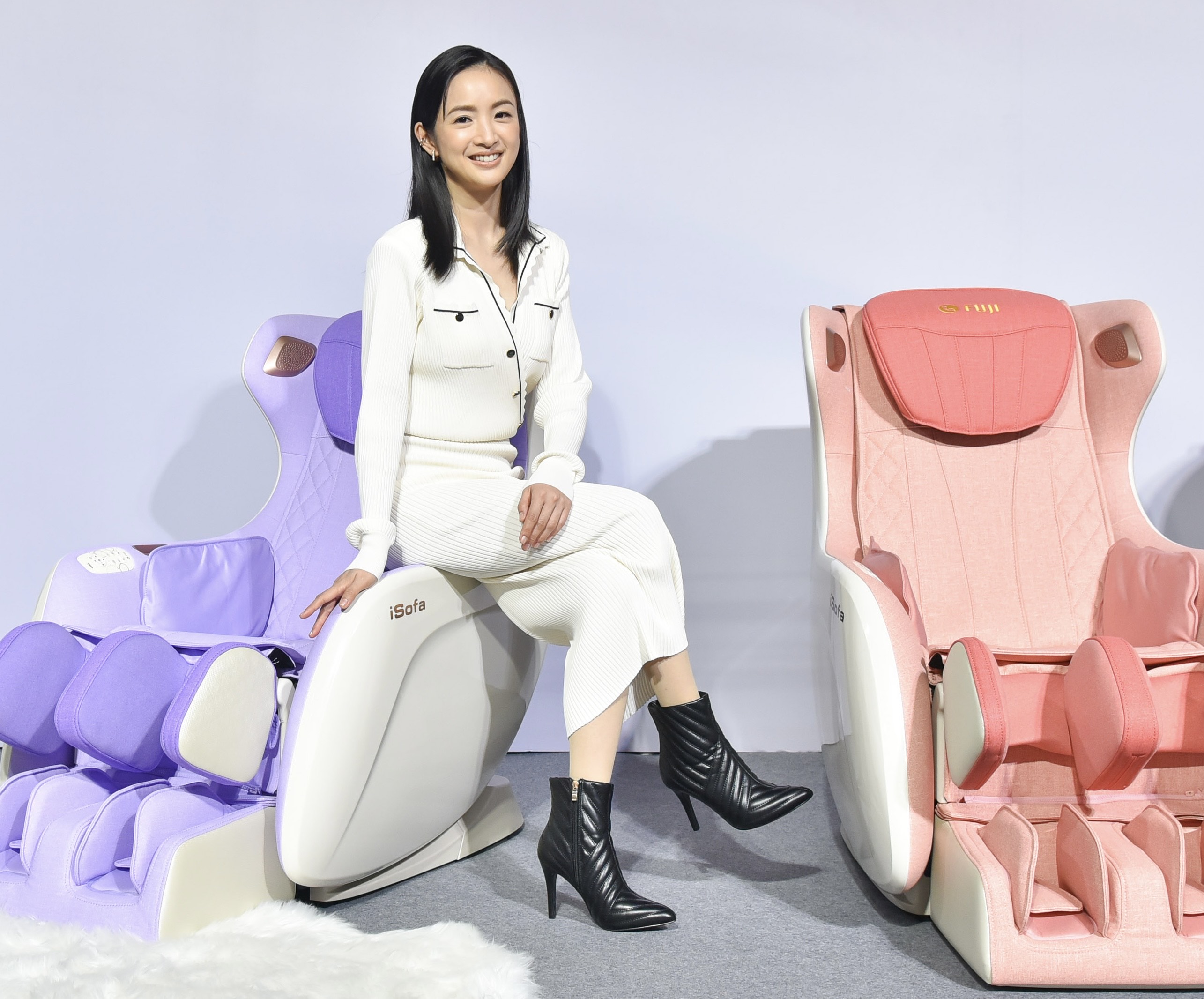 林依晨今天為代言按摩椅出席記者會。（聯太公關提供）