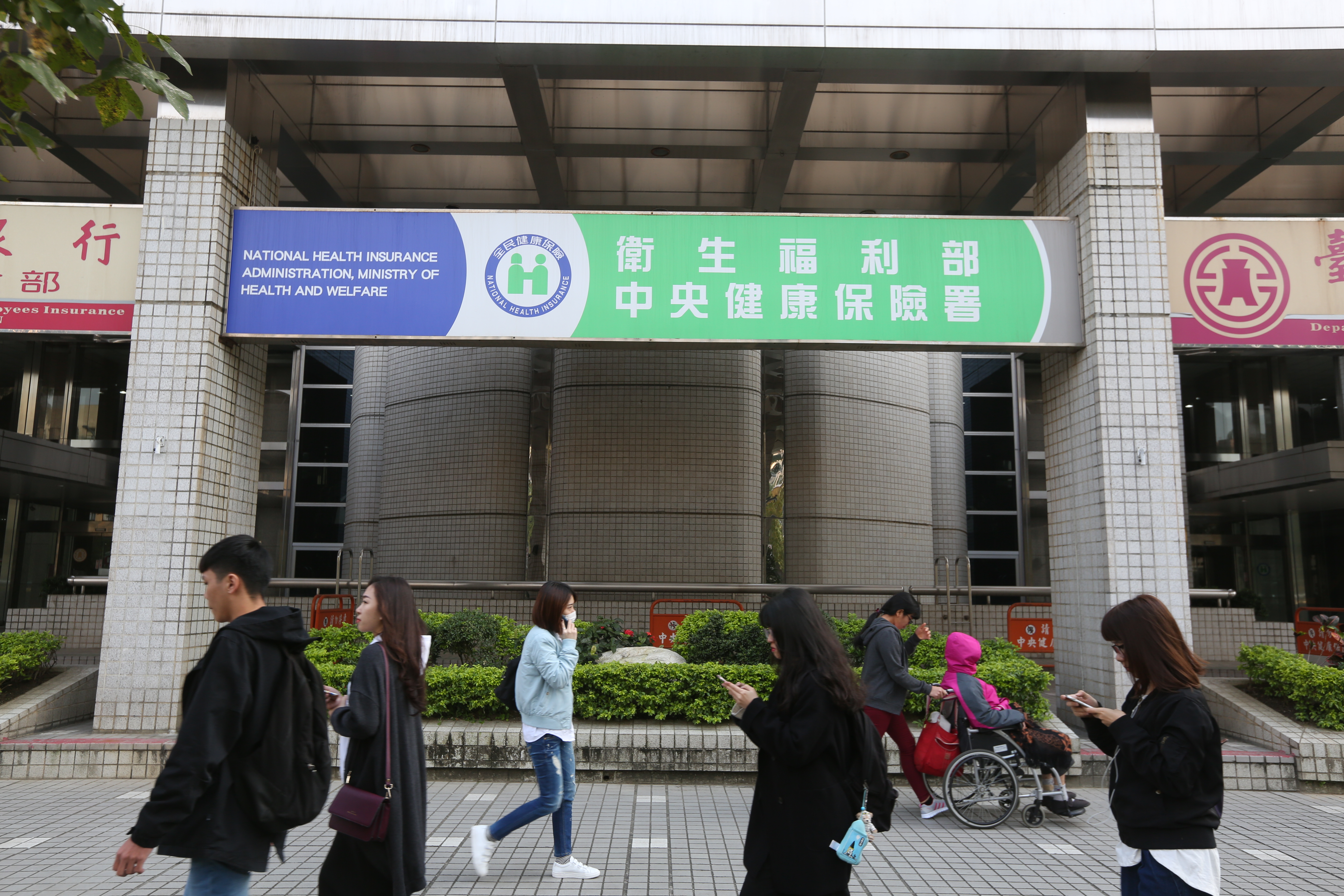 一名善心人士感念生前使用健保資源，捐贈新台幣500萬元遺產給健保署。（本刊資料照）