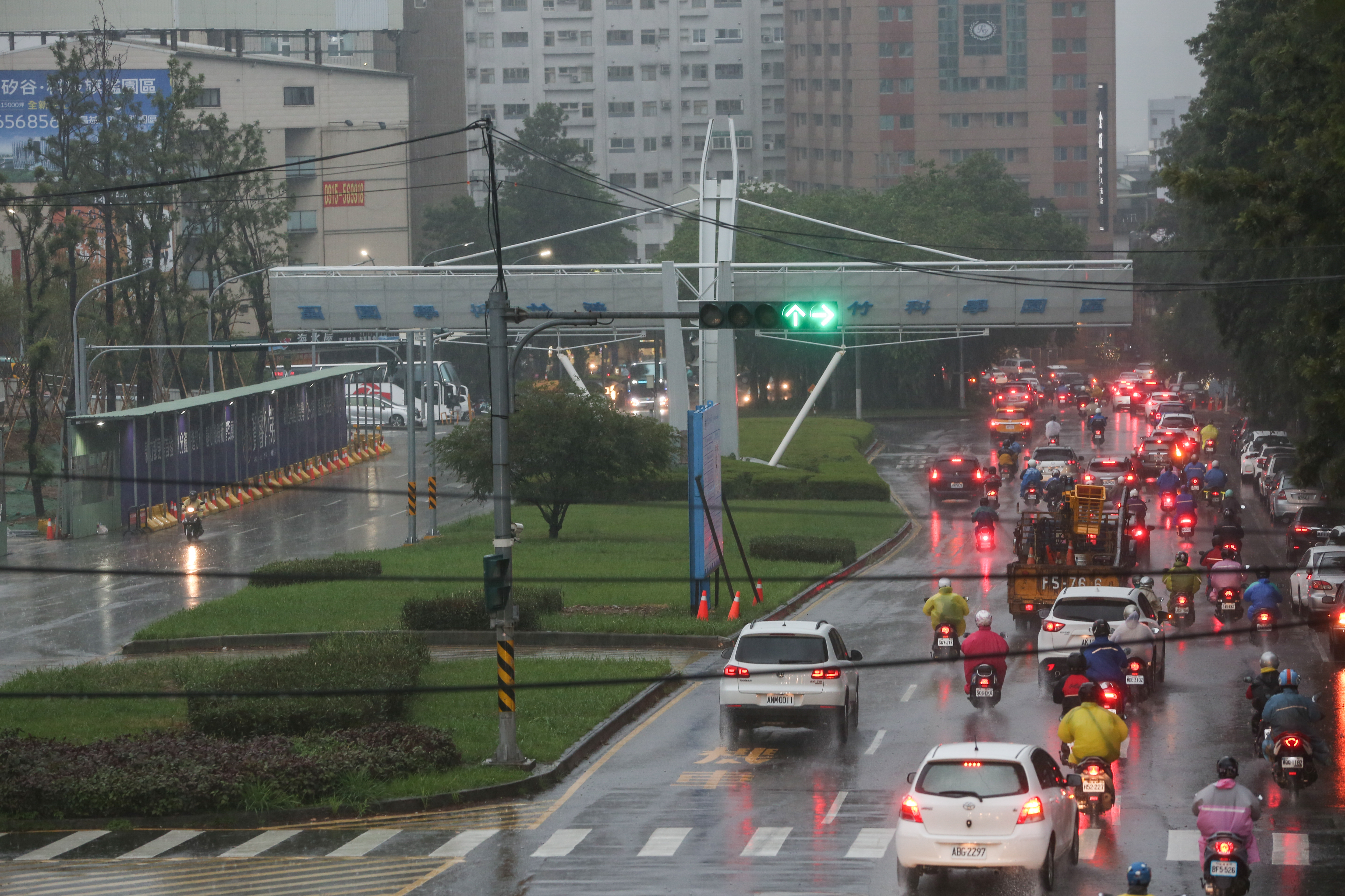 一名網友分享認識的同事，都42歲卻頻換工作，即使介紹竹科爽缺對方也待不住。（本刊資料照）