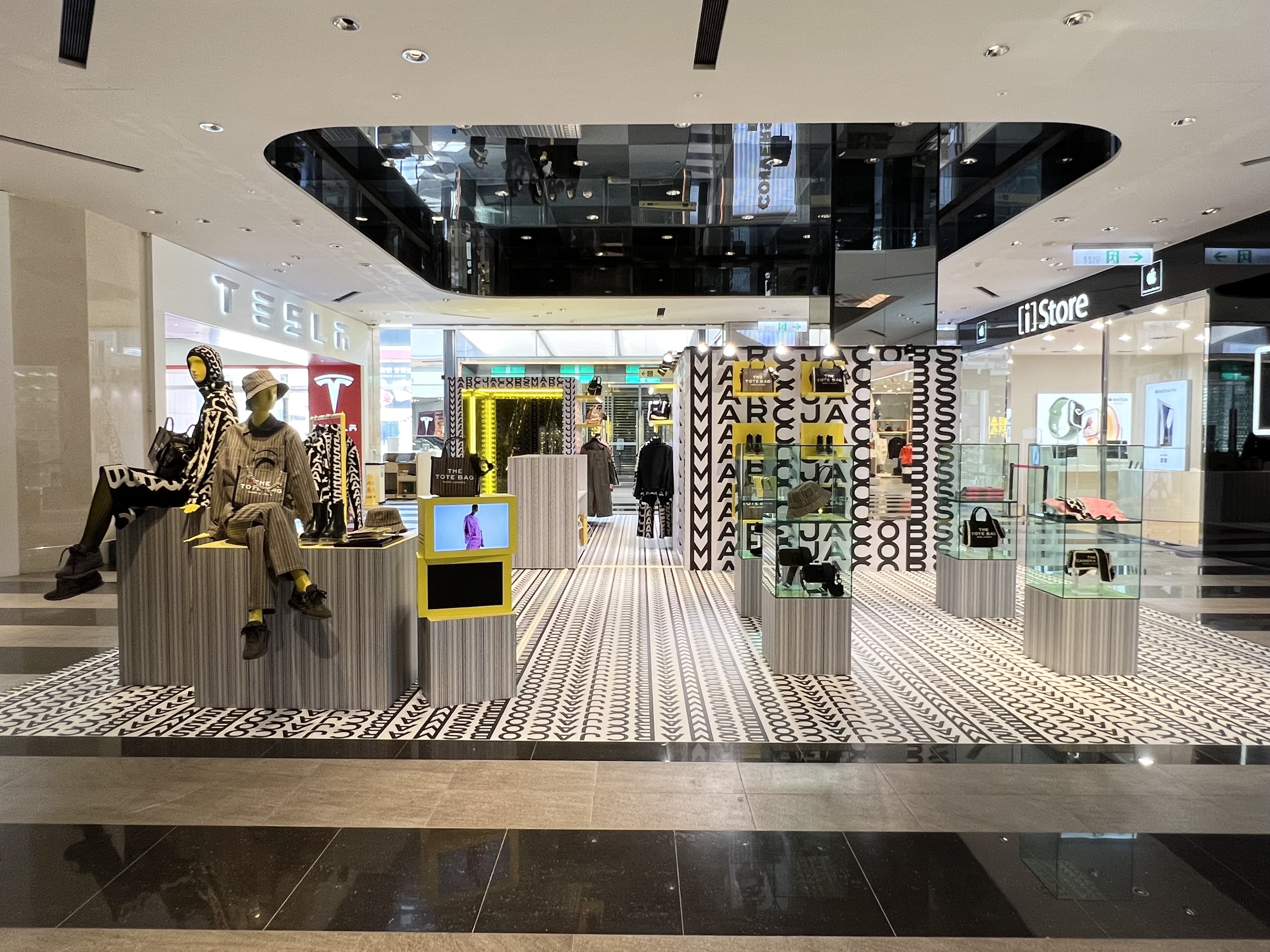 Marc Jacobs期間限定概念店開設在新光三越台北信義新天地A11館1樓。(俊思提供)