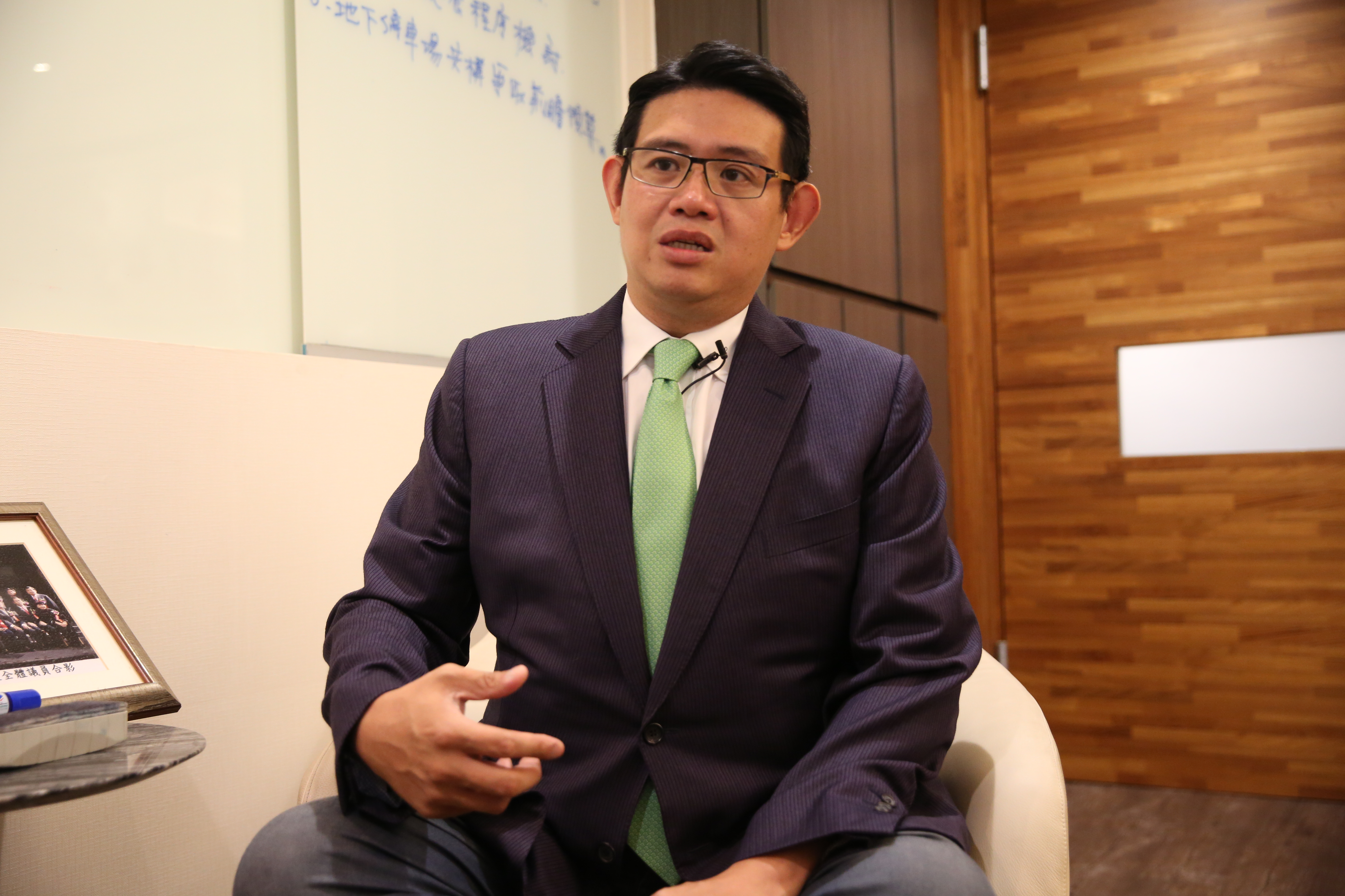 新北市議員黃俊哲表示，5年前就調閱資料揭露北捷電梯安檢造假，如今竟竟真的發生意外，令人相當氣憤！（本刊資料照）