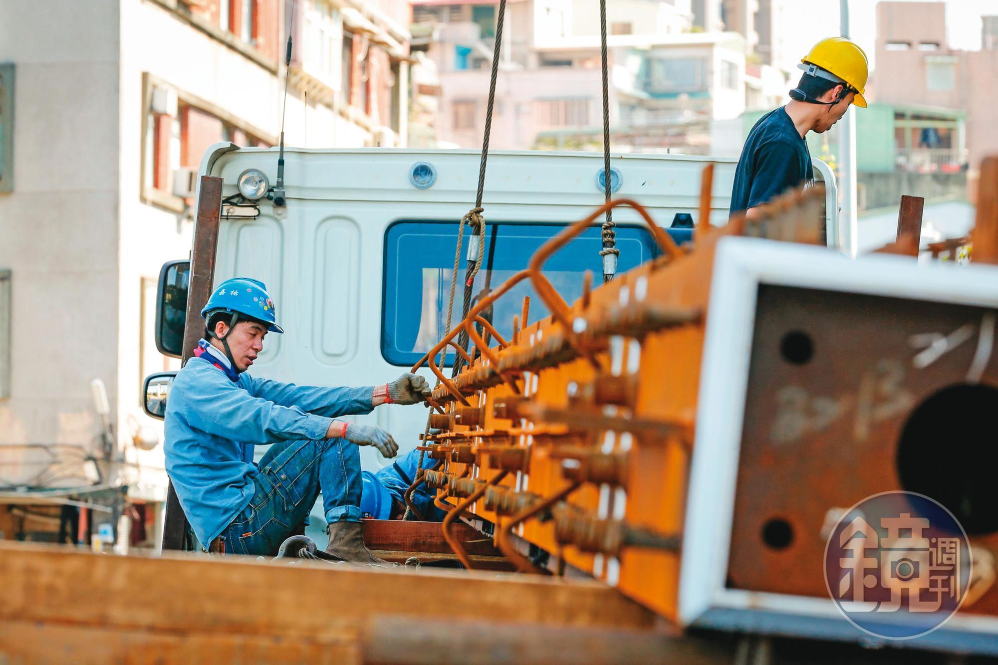 市場上常見建商以「疫情導致缺工、缺料」為由延遲交屋，致爭議四起。