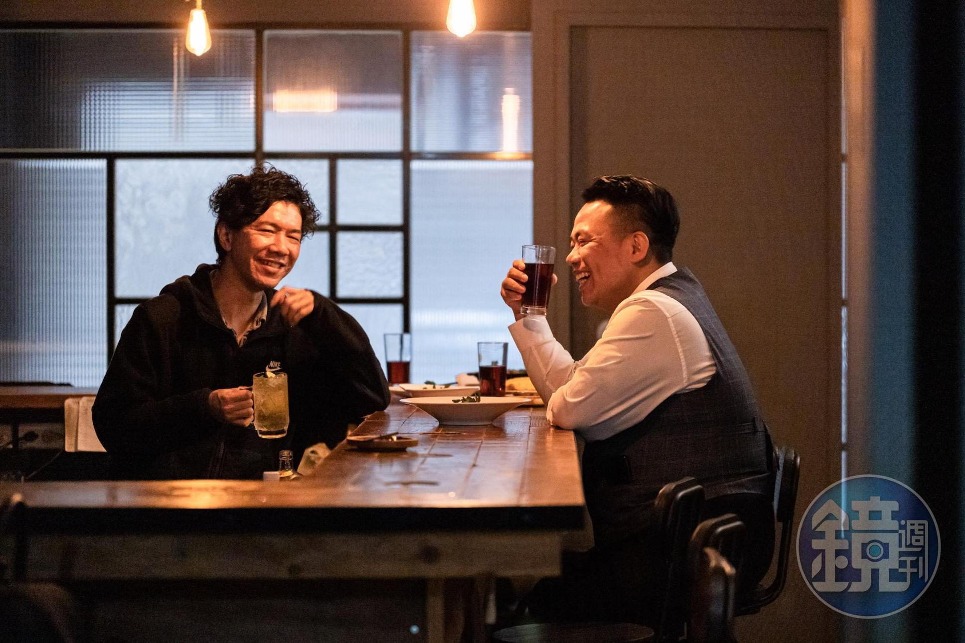 「蕾。bistro」店主兼主廚高城圭太（左）為一人廚房，對料理卻十分堅持，所有醬料均自製。