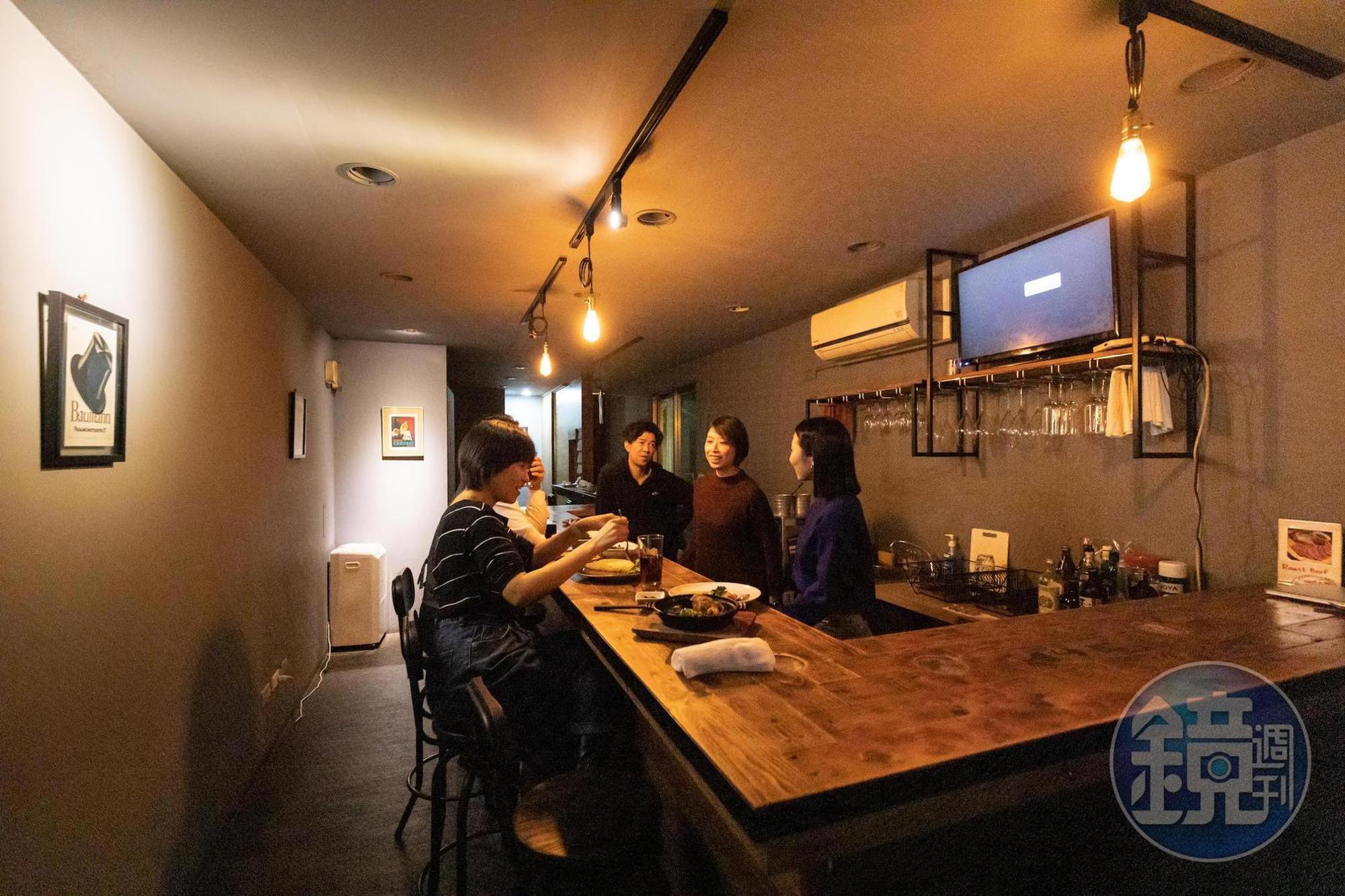 蕾bistro僅有12個吧台座位，店員善解人意，即使是一人來用餐也輕鬆愉快。