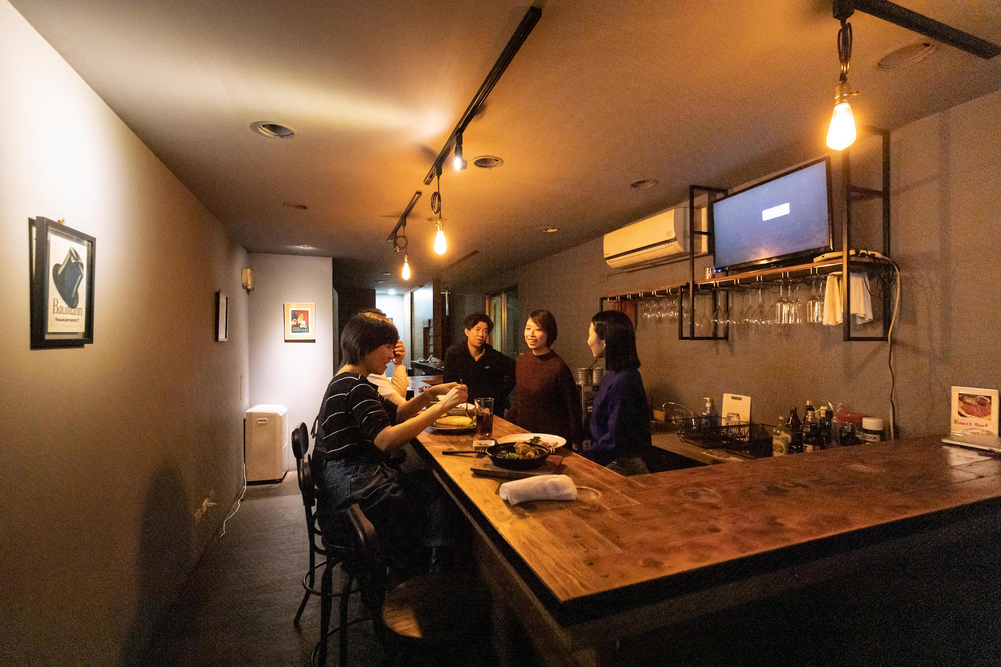 蕾bistro僅有12個吧台座位，店員善解人意，即使是一人來用餐也輕鬆愉快。