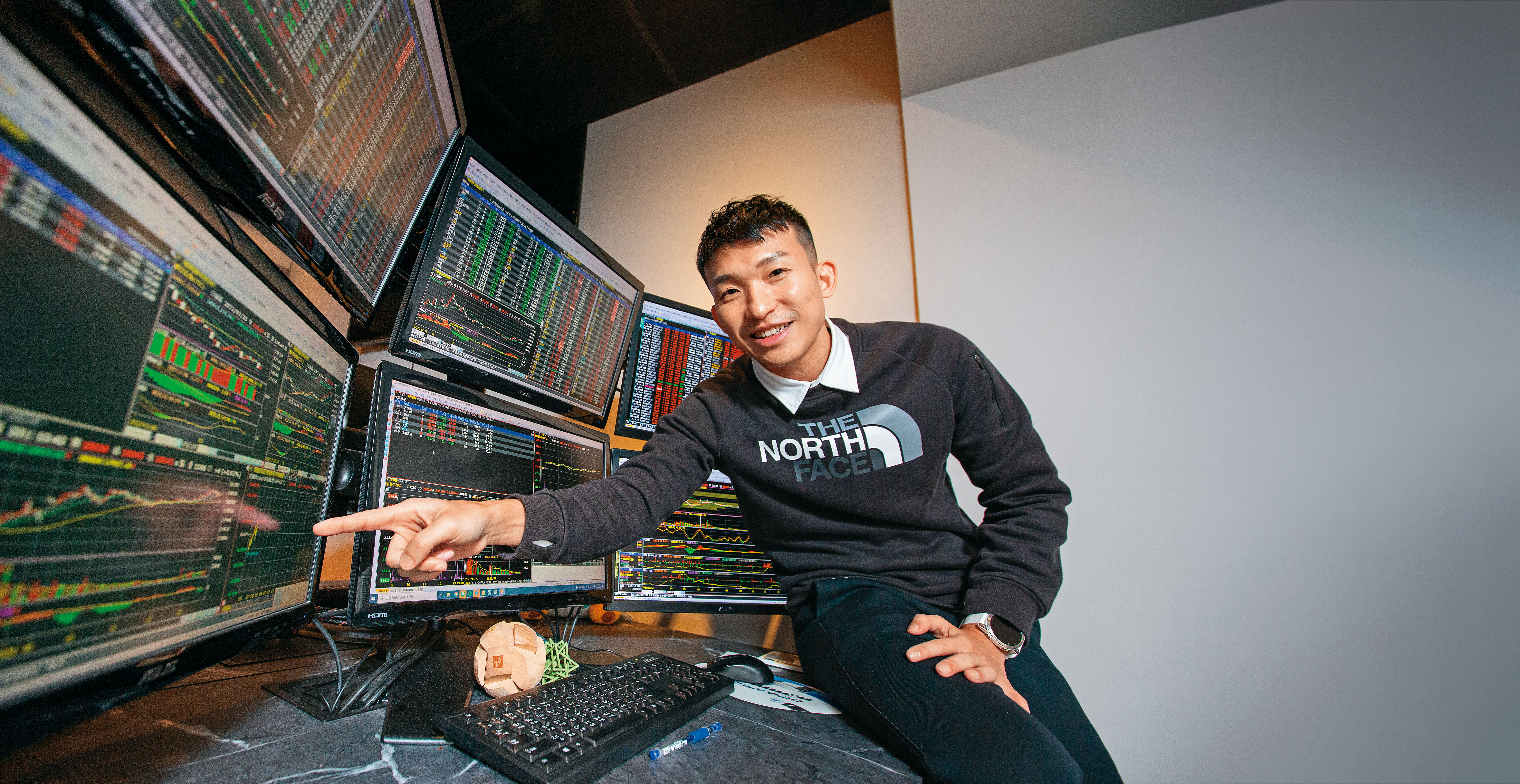 《小朋友學投資》創辦人愛德恩，透過追金流方式掌握飆股，比過去千萬元年薪賺更多。