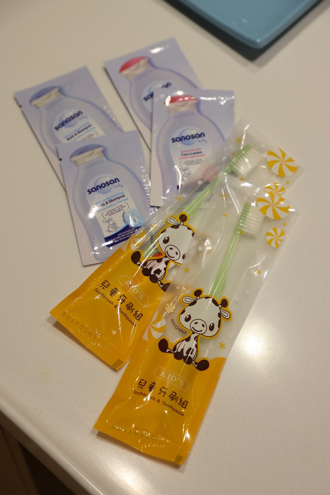 親子主題客房裡特別附上小朋友專用的牙刷。