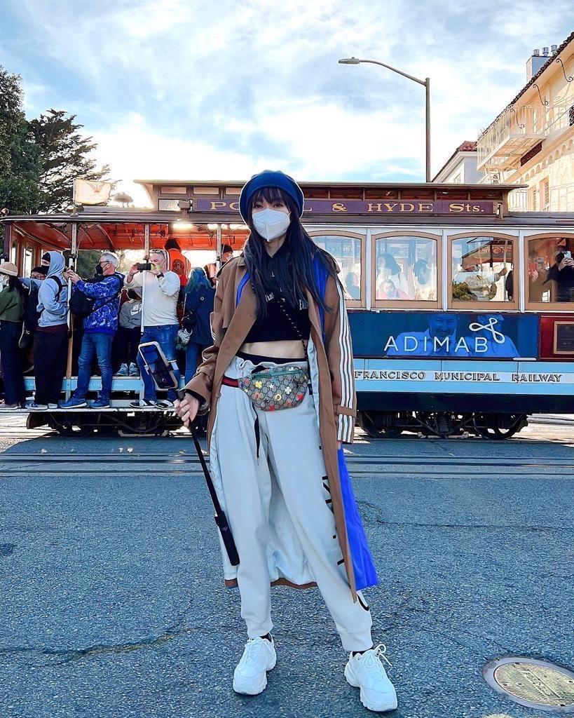 謝金燕停留舊金山2天休假，到漁人碼頭及搭上當地著名的噹噹車。（開麗娛樂提供）
