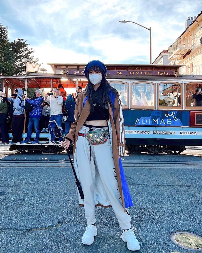 謝金燕停留舊金山2天休假，到漁人碼頭及搭上當地著名的噹噹車。（開麗娛樂提供）