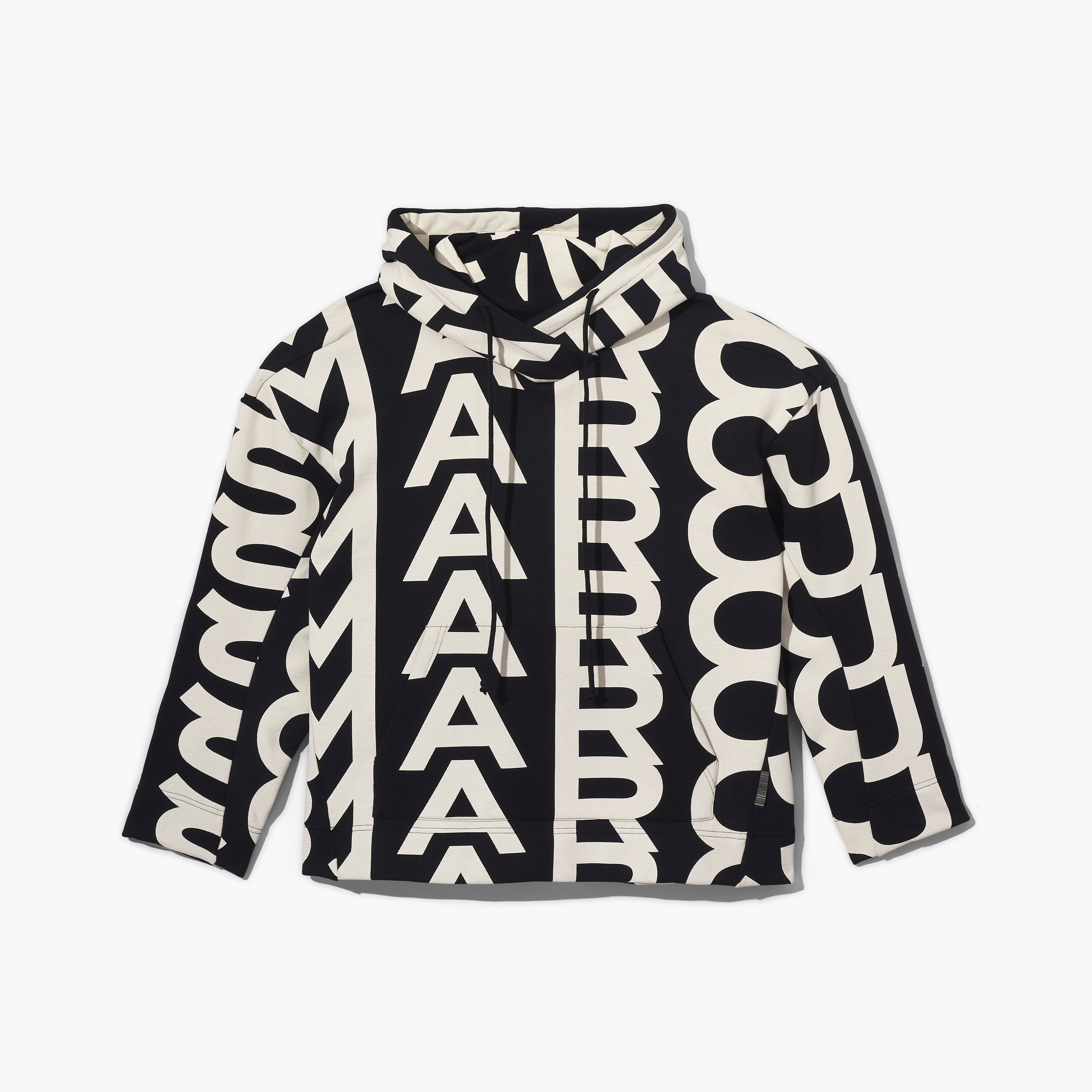 Marc Jacobs黑白Monogram連帽長袖上衣。NT$17,900（俊思提供）