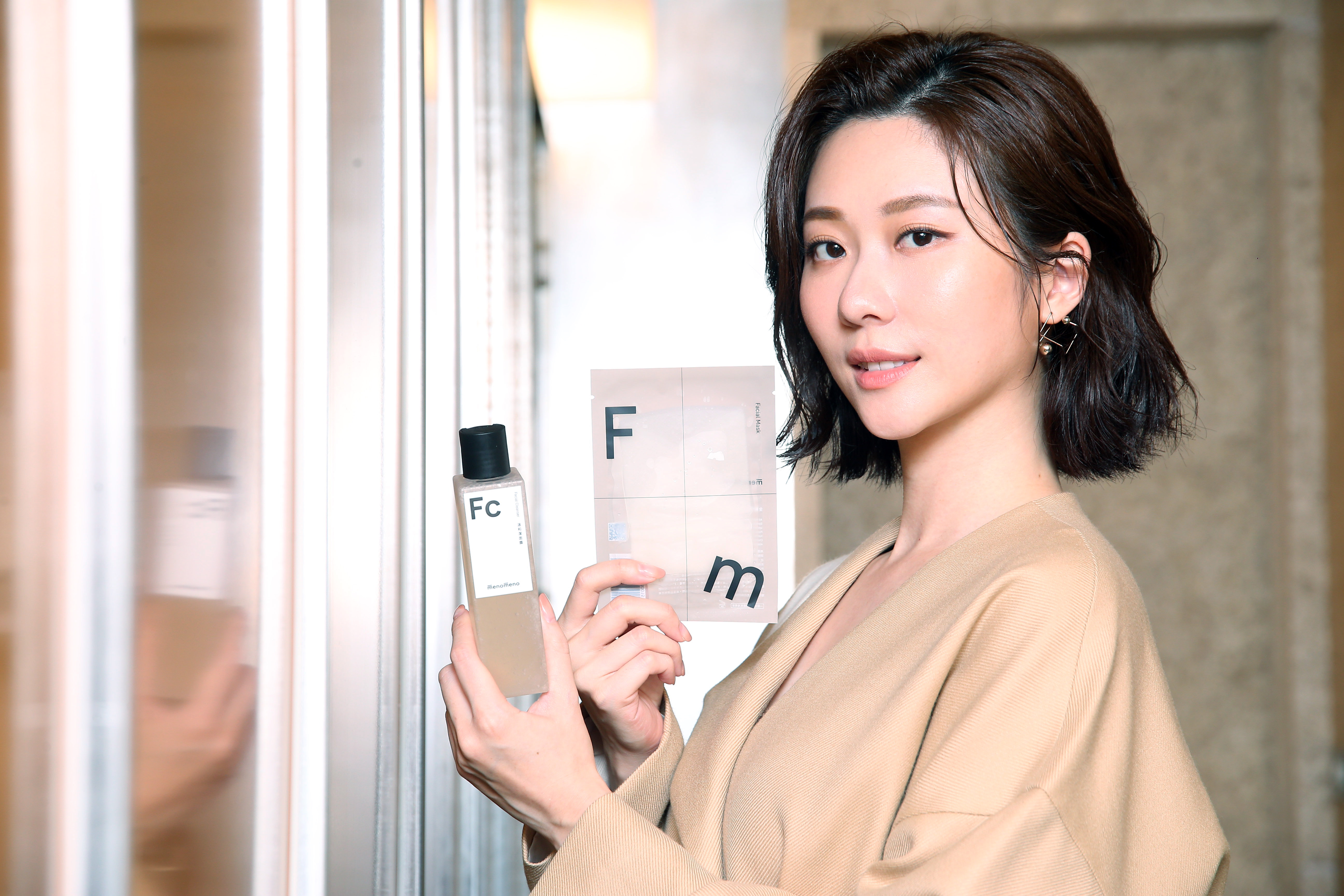 張景嵐重新推出保養品牌，親自下海做人體試驗。（menomeno提供）