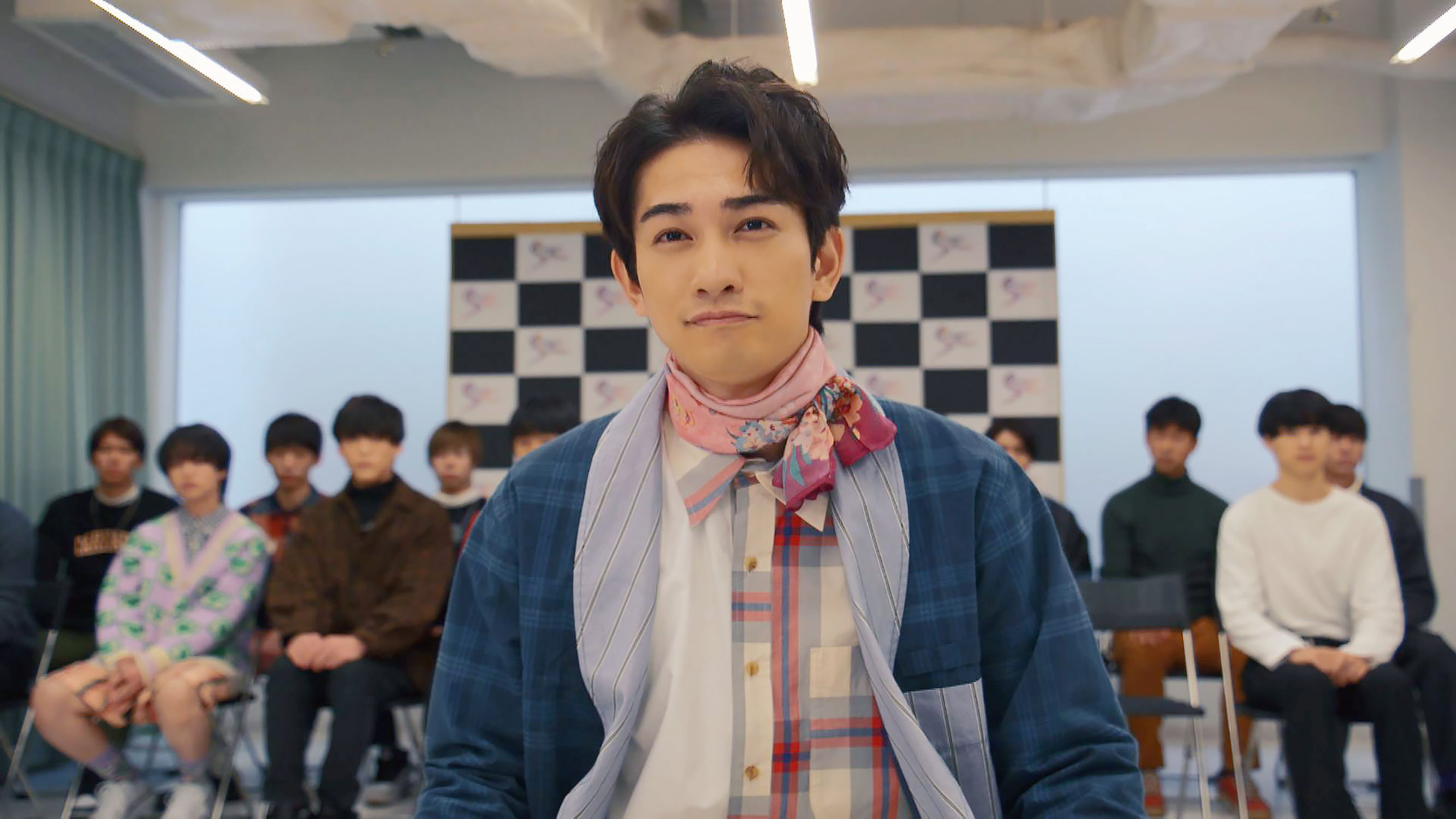 町田啓太在《廢柴男又怎樣》的選秀會上跳舞，俐落的舞技引發觀眾討論。（車庫娛樂）©️"BOKUDORA" Film Partners