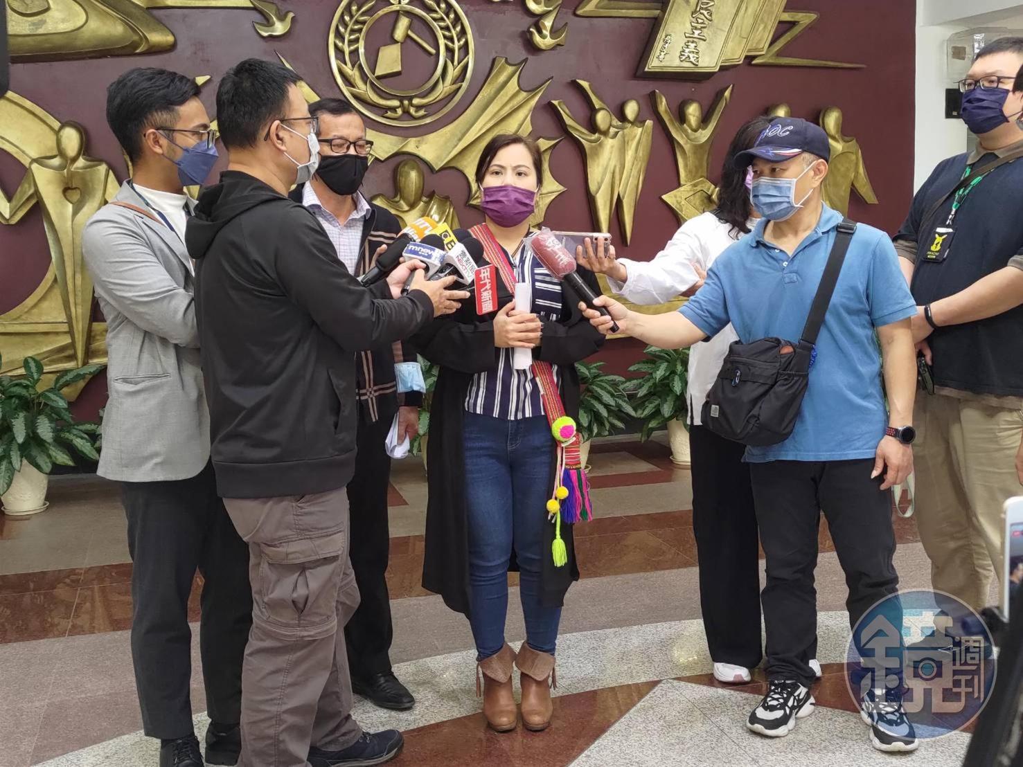 新北原住民議員宋雨蓁召開記者會,宣布退出國民黨。