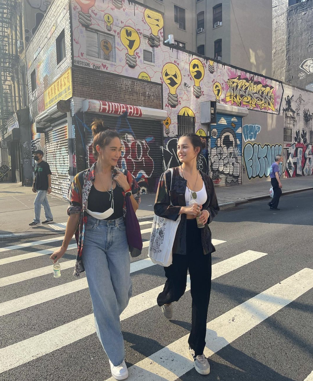 兩人雖然相差17歲，但外型登對。（翻攝自Ploy IG)