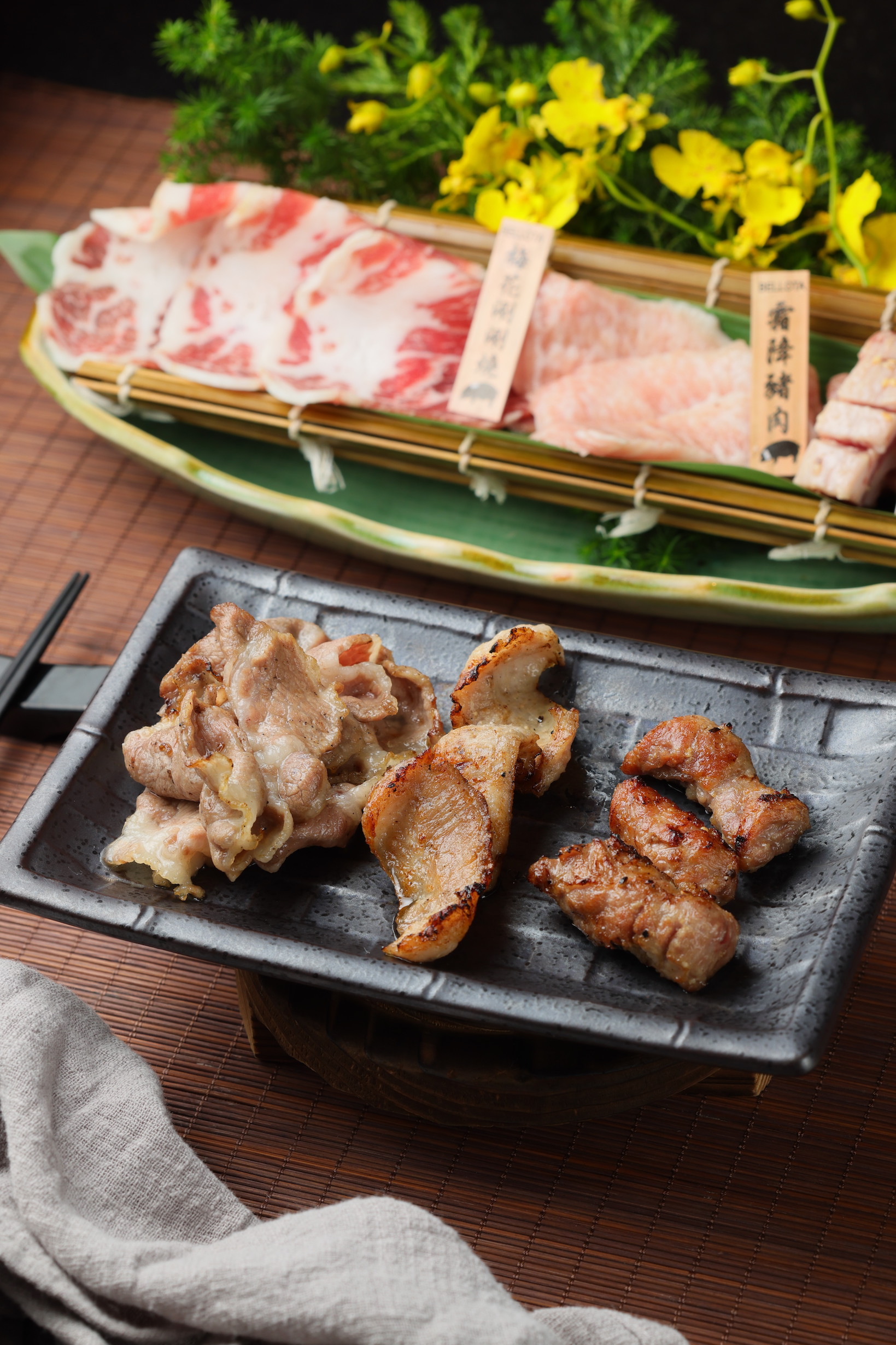 「伊比利Bellota豬三拼」集合梅花涮涮燒、霜降豬肉、豬肋條三種口感不同的部位。（630元／份）