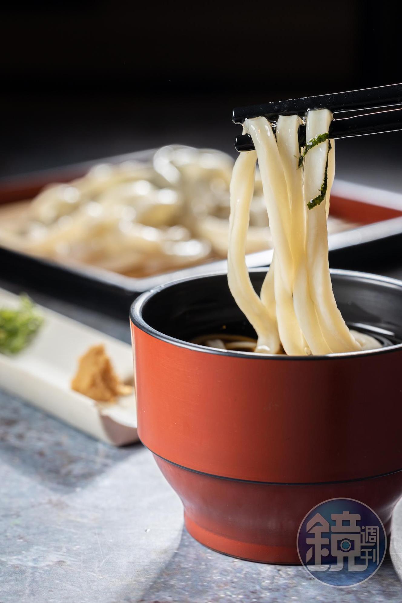 「沾醬冷烏龍麵」口感更冰潤Q彈,加入薑泥與現磨芥末增進食慾。(150元/份)