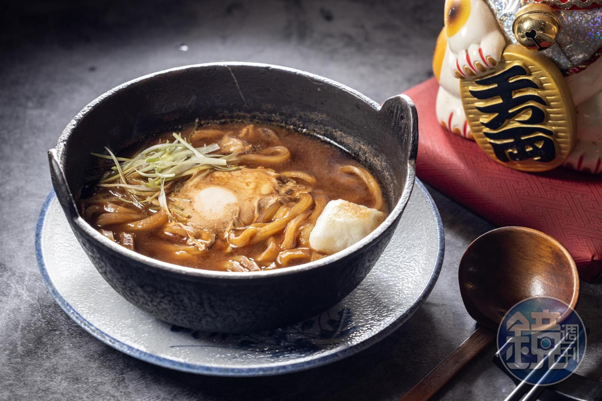 「味噌烏龍麵」濃郁的湯汁搭配麵條的咬勁更夠味。(230元/份)