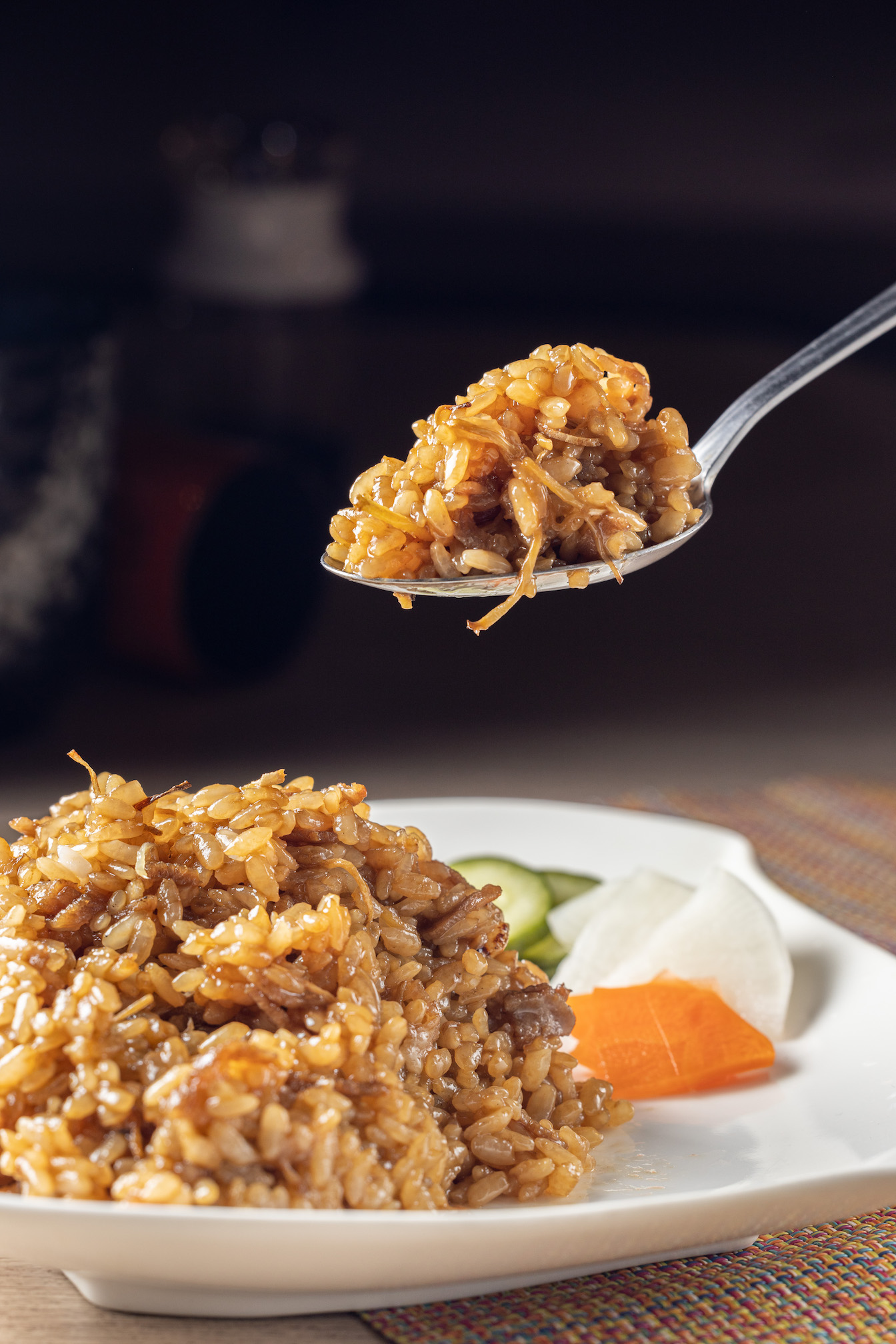 市面少見的「醬油炒飯」油亮入味的飯粒，配上煸得脆口的薑絲，讓人欲罷不能。（200元／份）