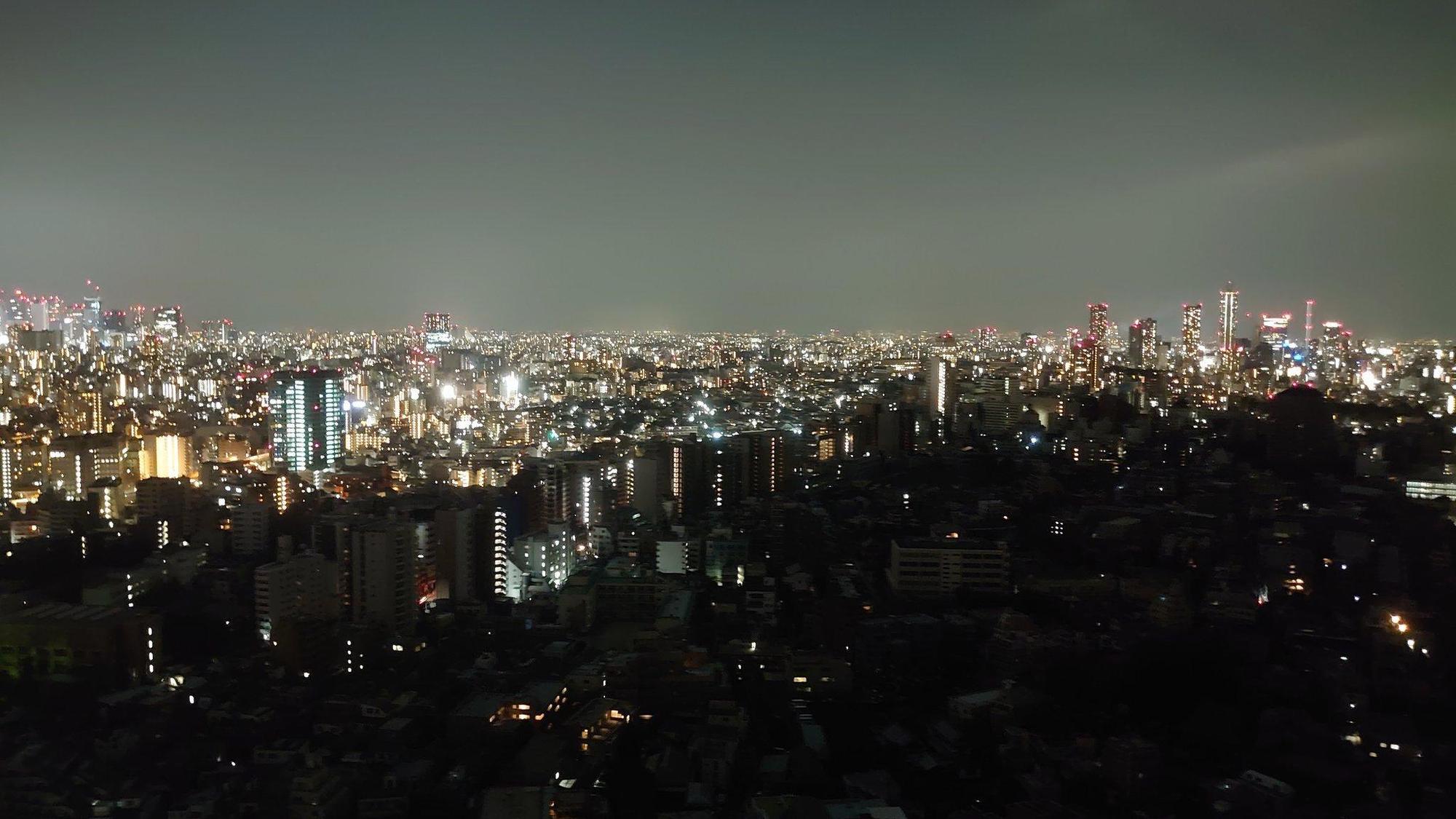 日本網友推文分享東京都文京區的停電景象，引起熱議。（翻攝自推特）