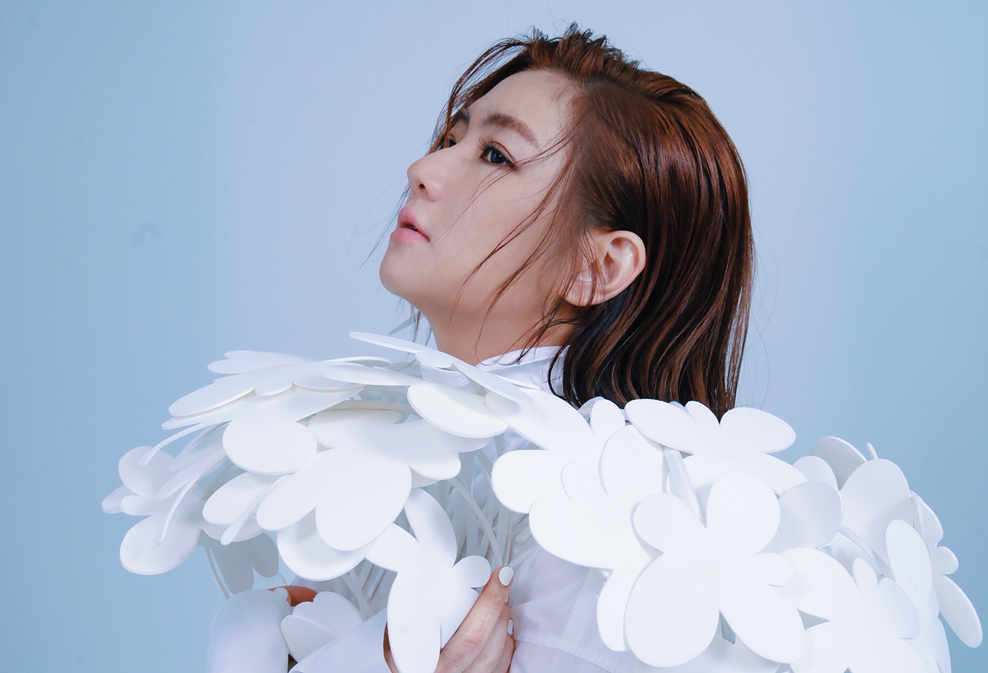 Selina任家萱推出新單曲〈黑夜中相擁〉。（任真美好提供）