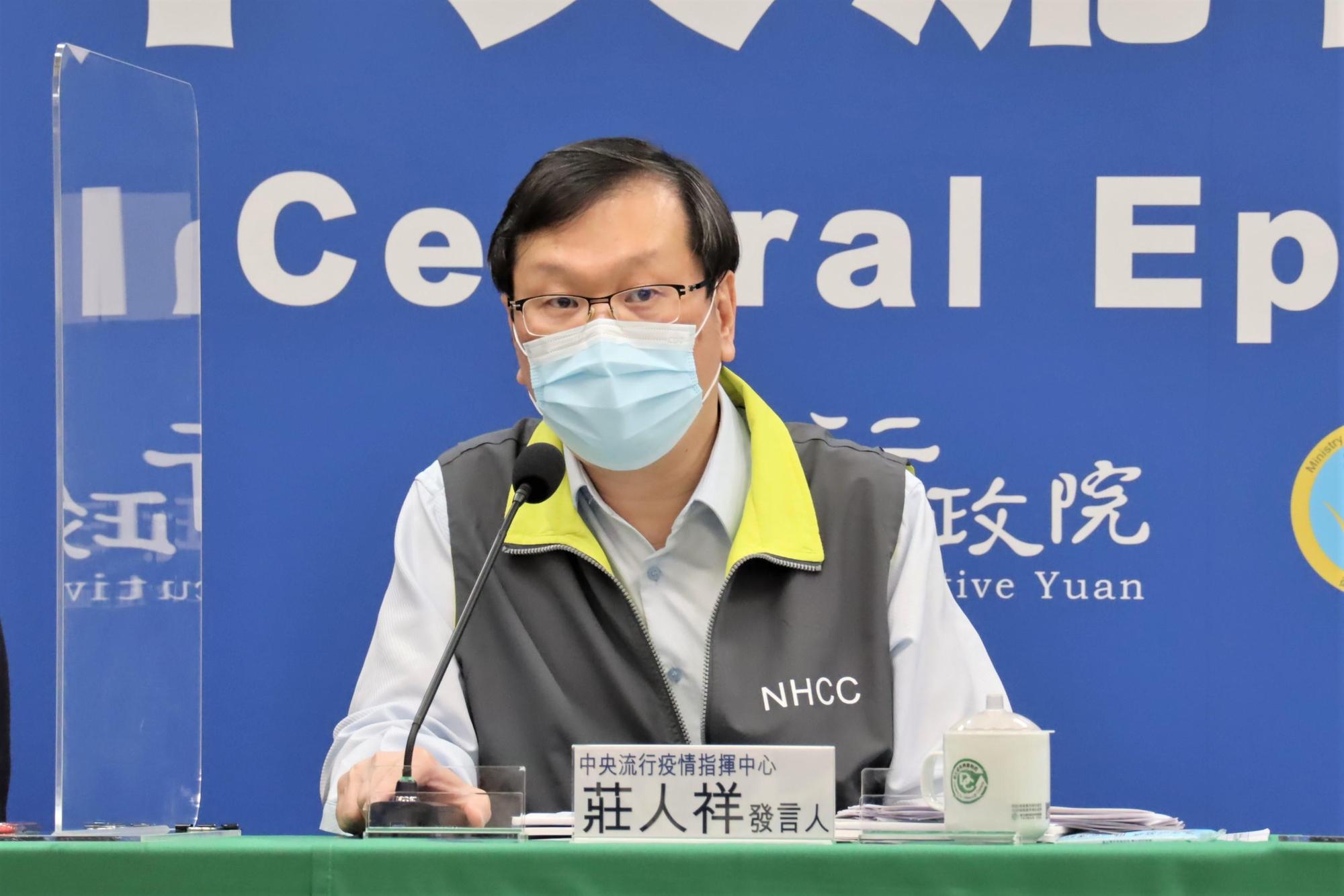 莊人祥說明國內追加劑施打及預約進度。(指揮中心提供)