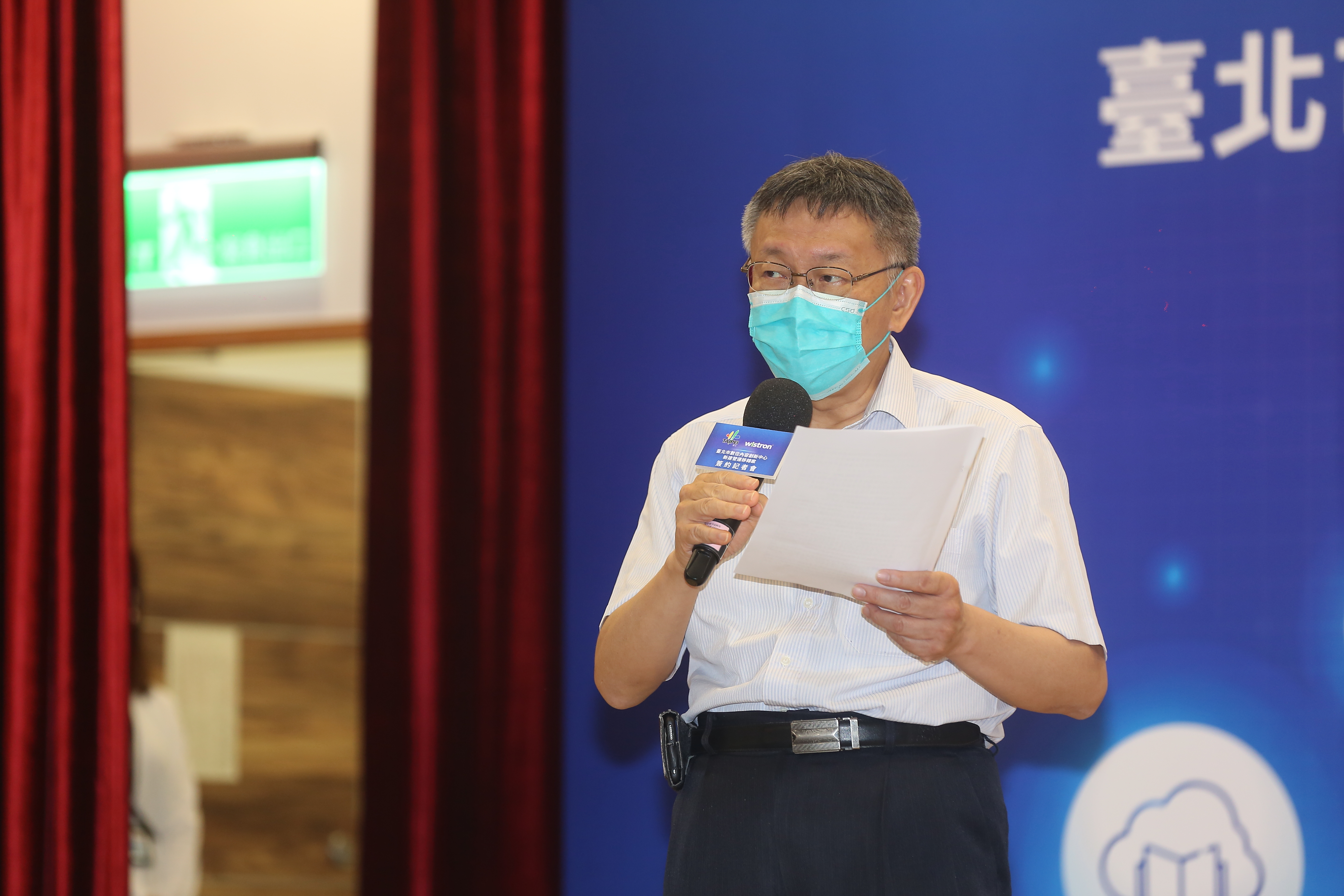 台北市長柯文哲批台電不要再為限電找奇怪的理由，經濟部次長林全能表示會請台電拜會北市府找解方。（本刊資料照）