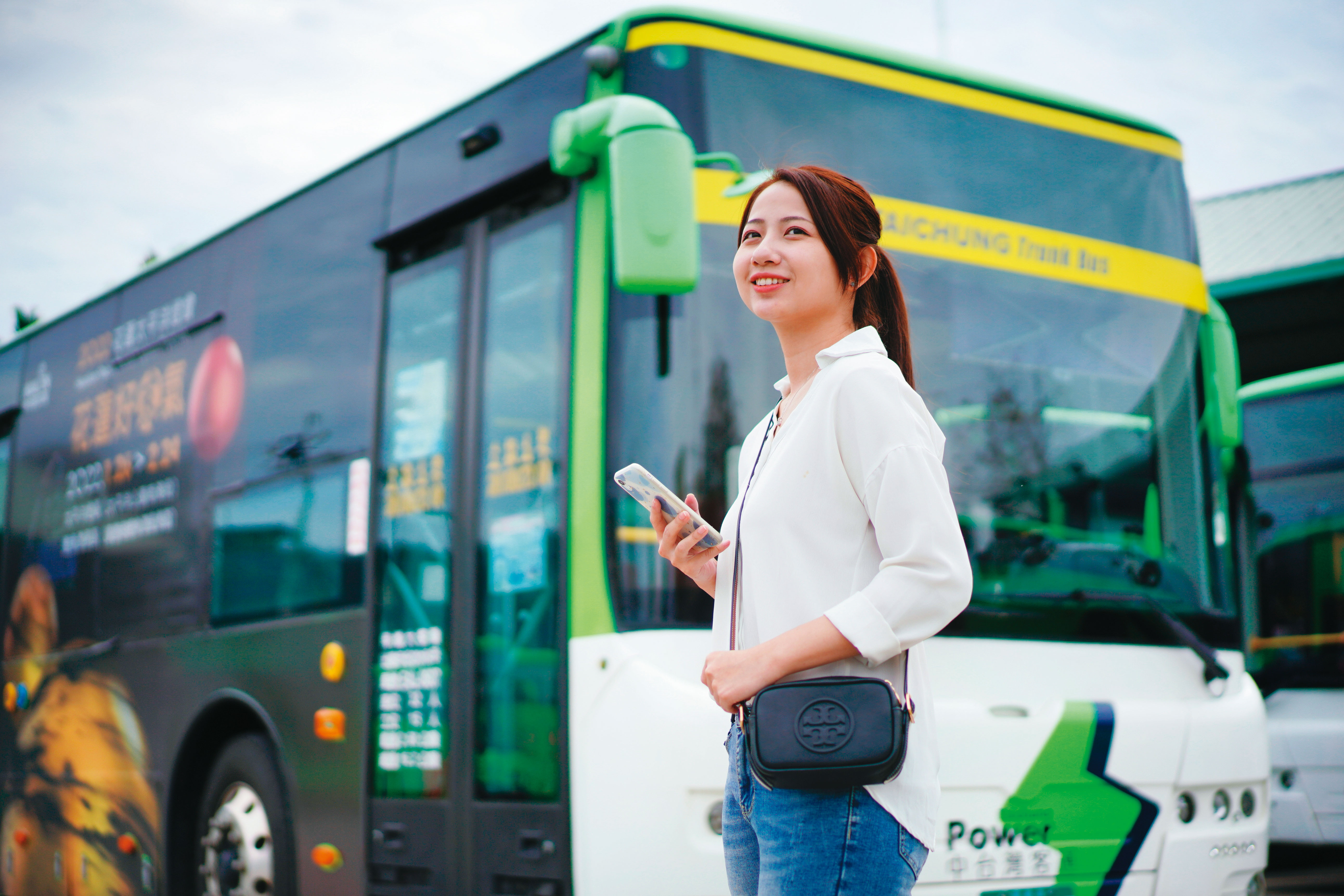 台中捷運開通後，再以分線的方式推動「幹線公車」，透過串聯，讓民眾安全快捷抵達想去的地方。