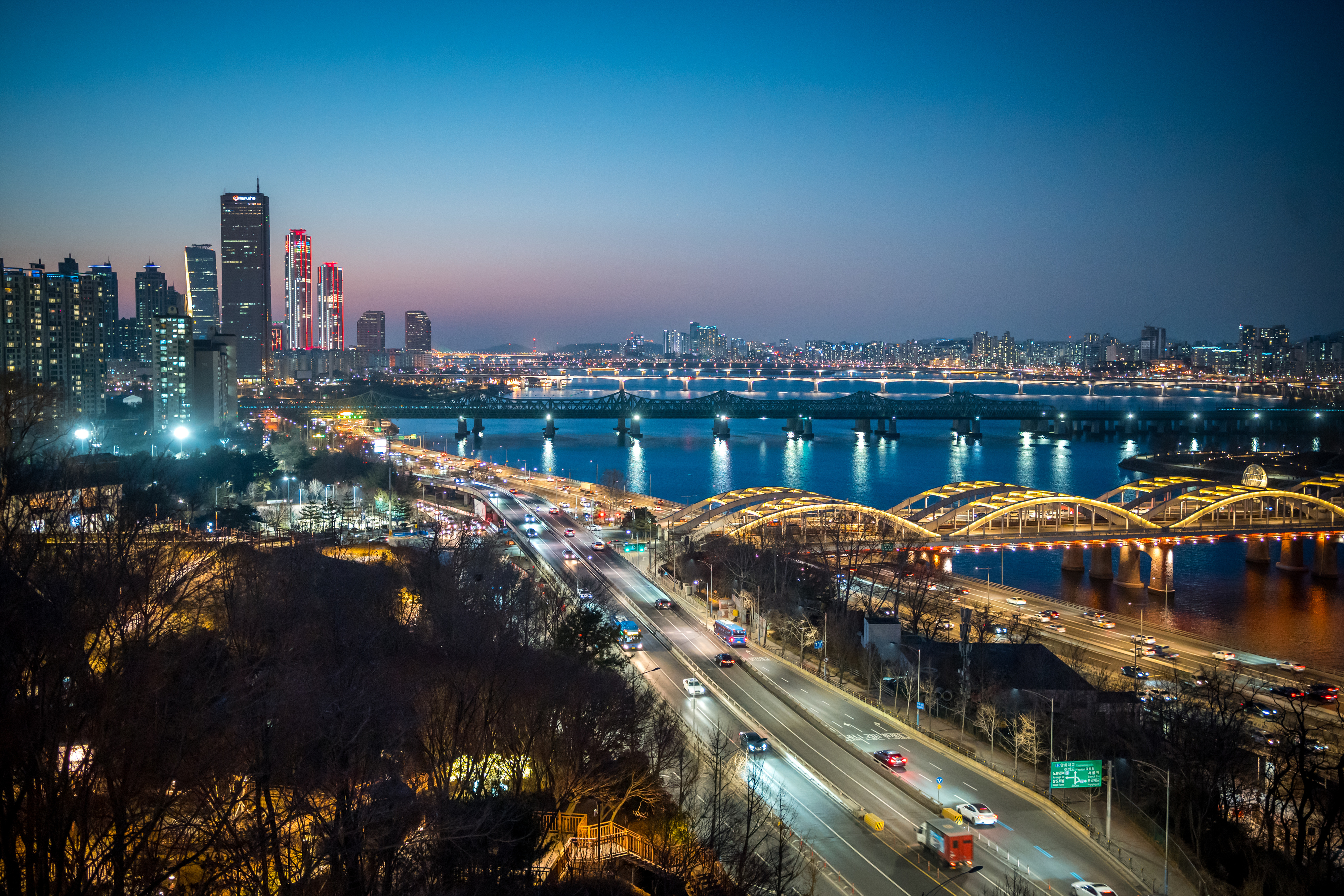 南韓COVID-19疫情持續升溫，單日新增病例及死亡病例全創新高。（翻攝自首爾市政府推特）