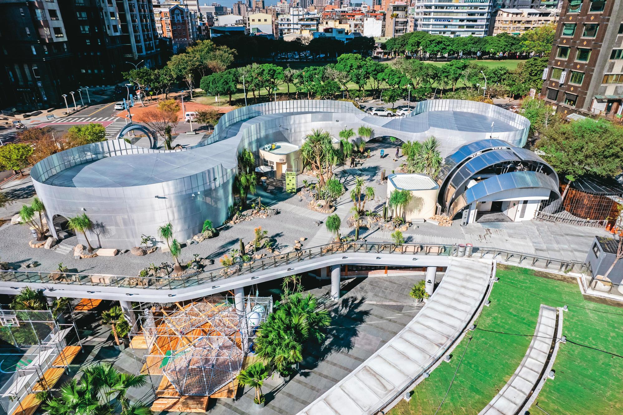 由勤美集團打造的「PARK2草悟廣場」,為台中再添一處療癒系綠意空間。