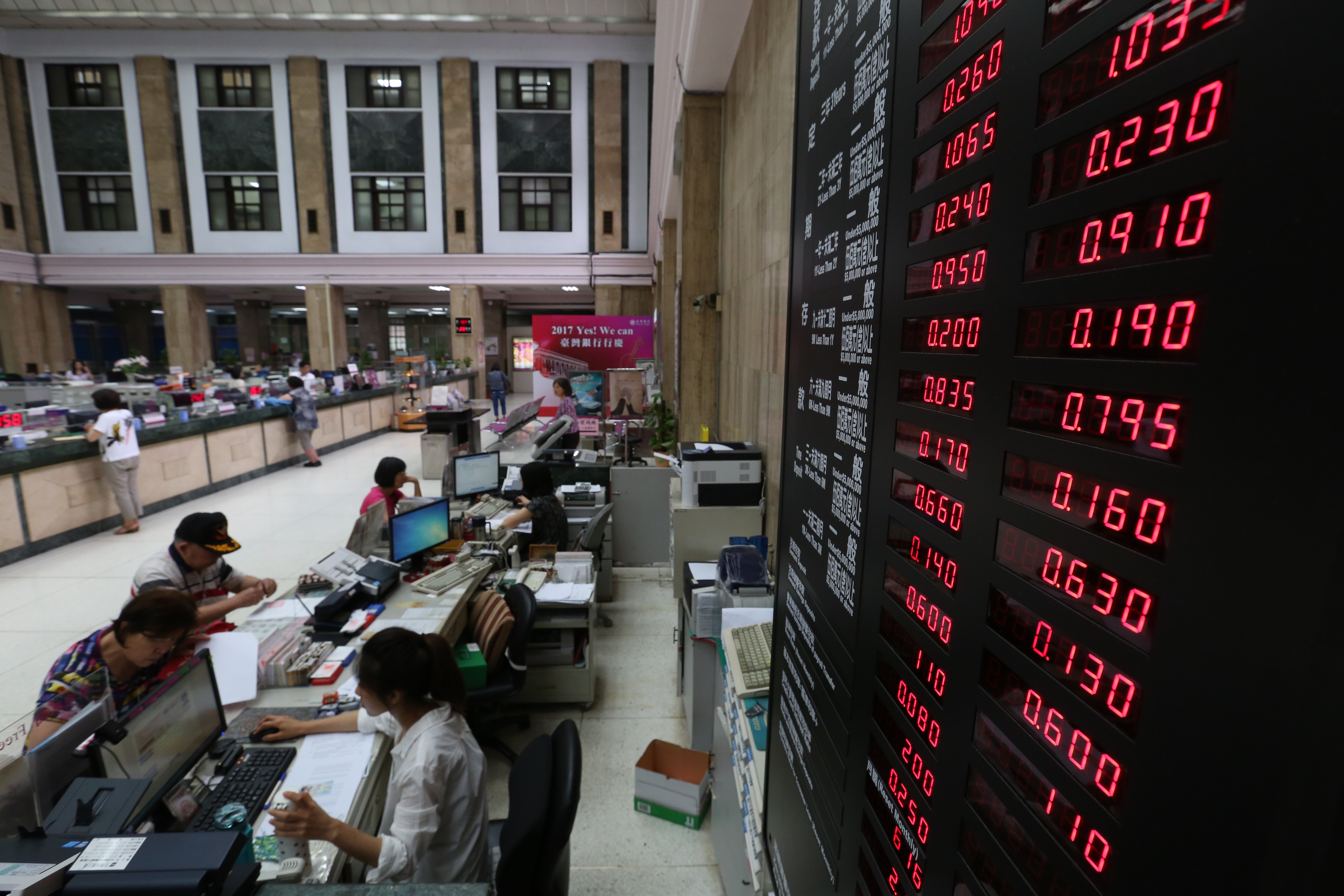 薪水不漲萬物皆漲，現在就連央行也升息了，專家表示，因升息造成的房貸資金壓力，會比2年前更大。（示意圖，本刊資料照）