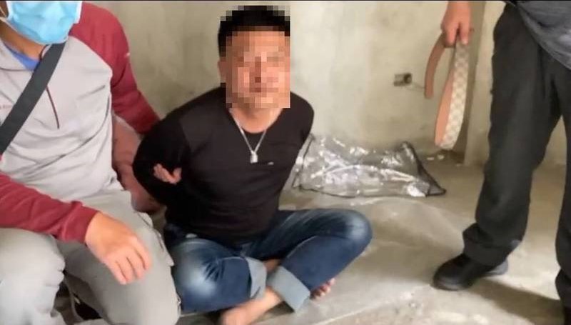 陳嫌殺妻後逃亡2天，在北屯區一個興建中的宮廟工地落網。（警方提供）