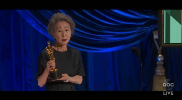 尹汝貞去年以《夢想之地》榮獲奧斯卡最佳女配角殊榮。（翻攝自abc畫面）