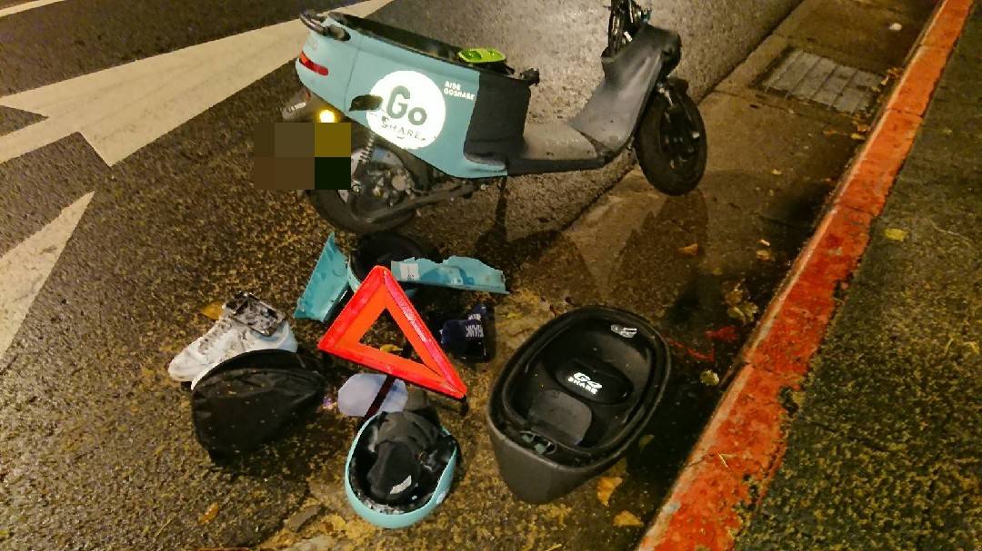 林男騎乘共乘機車挨撞,送醫後傷重不治。(翻攝畫面)