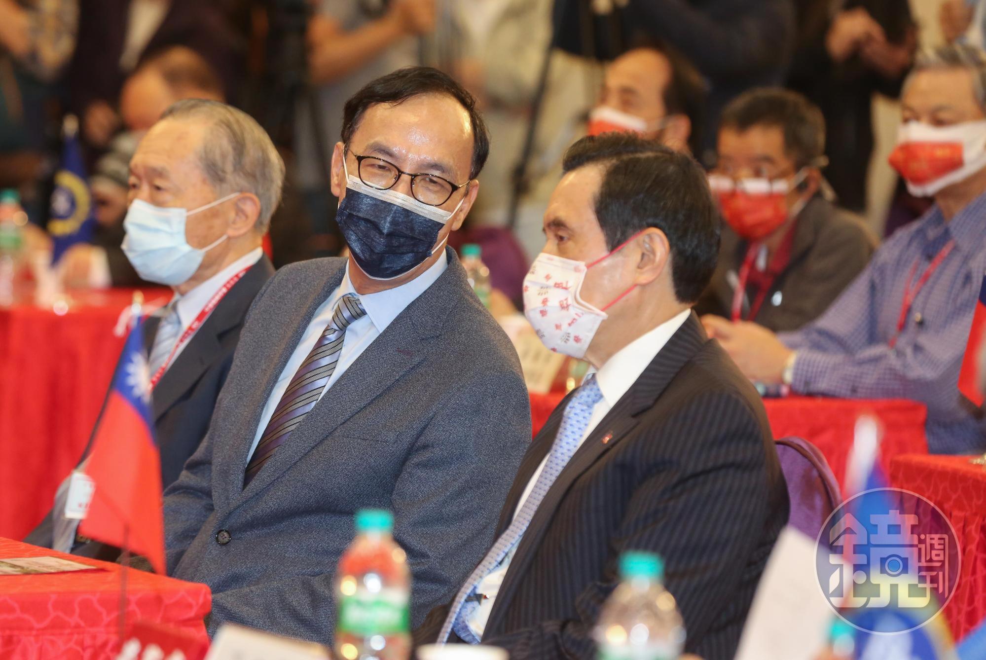 對於中常委選舉爭議，馬英九（右）認為改選是可行的方式，朱立倫（左）則表示中常會以展現改革決心、修改選制。