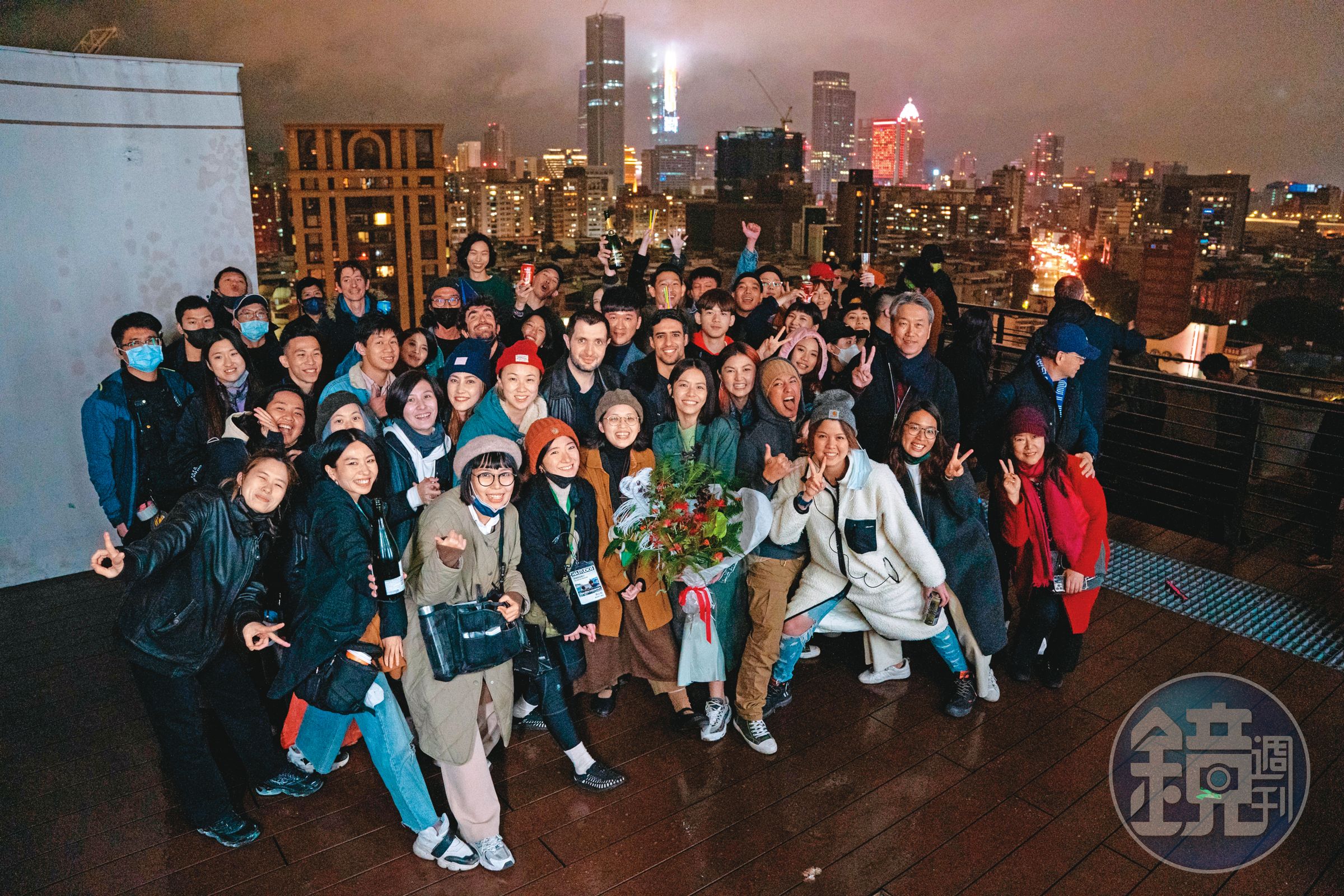  《為了國家》的劇組實施拍五休二的制度，是台灣首見，為本地影視產業立下標竿範例。（馬氏影業提供）