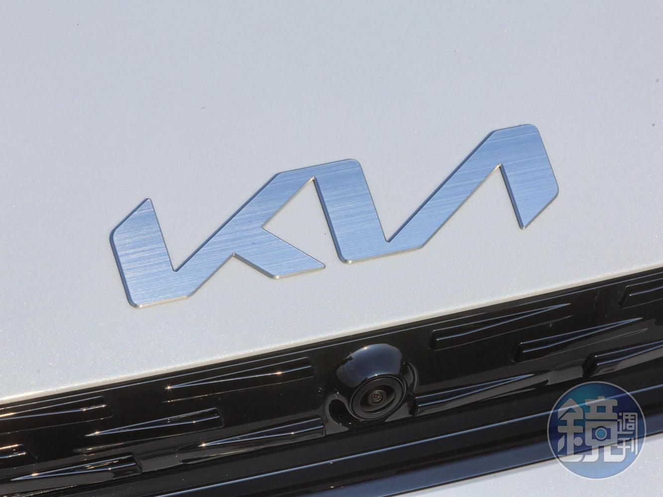 新世代KIA  Logo簡潔有力。