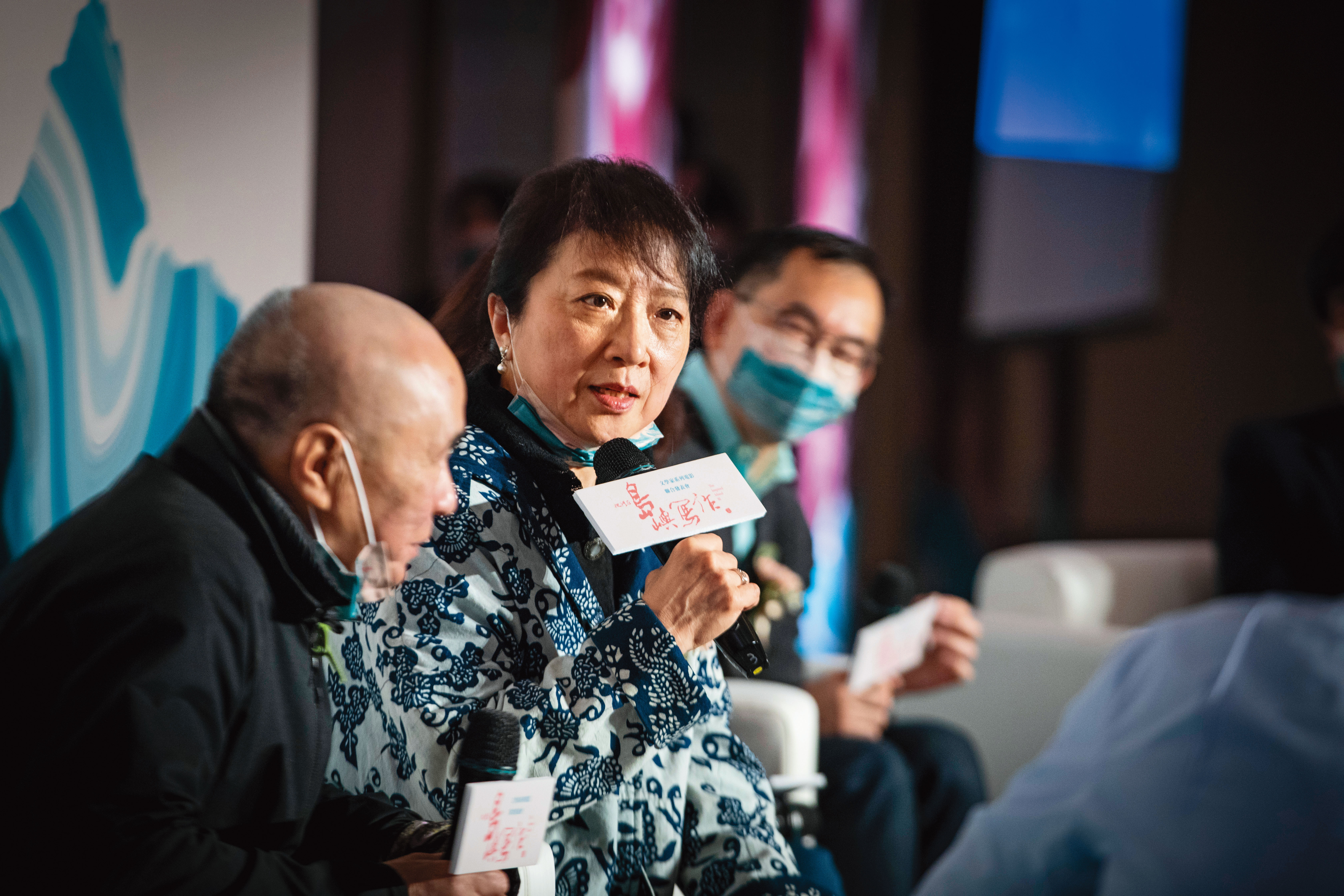 文學朱家紀錄片原找上朱天文老搭檔侯孝賢，但侯孝賢以自己不懂文學而婉拒，但仍為《我記得》擔任監製。