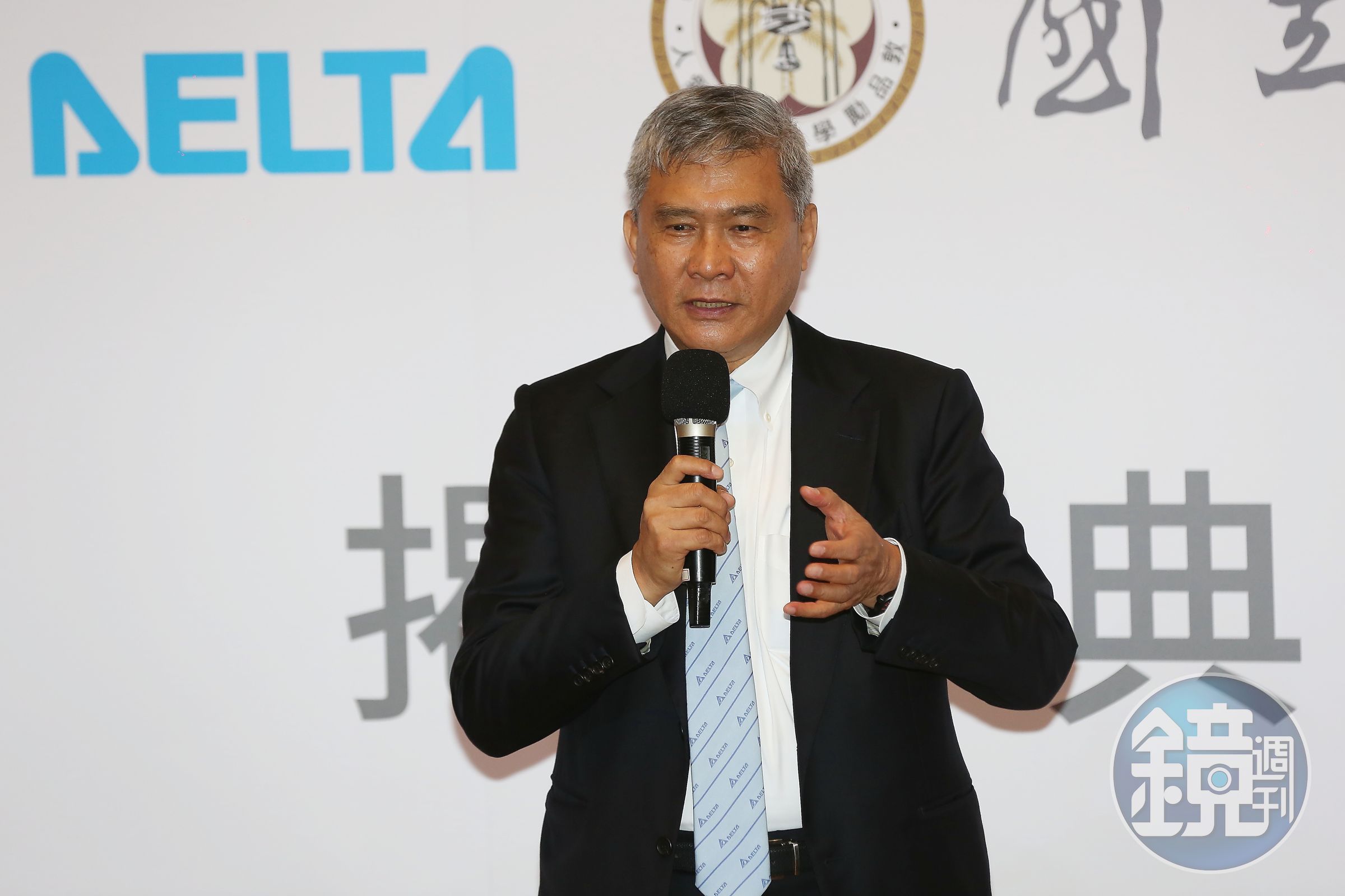 台達電董事長海英俊現身台大，宣布台達電斥資超過1億元經費，成立「台達台大聯合研發中心」。