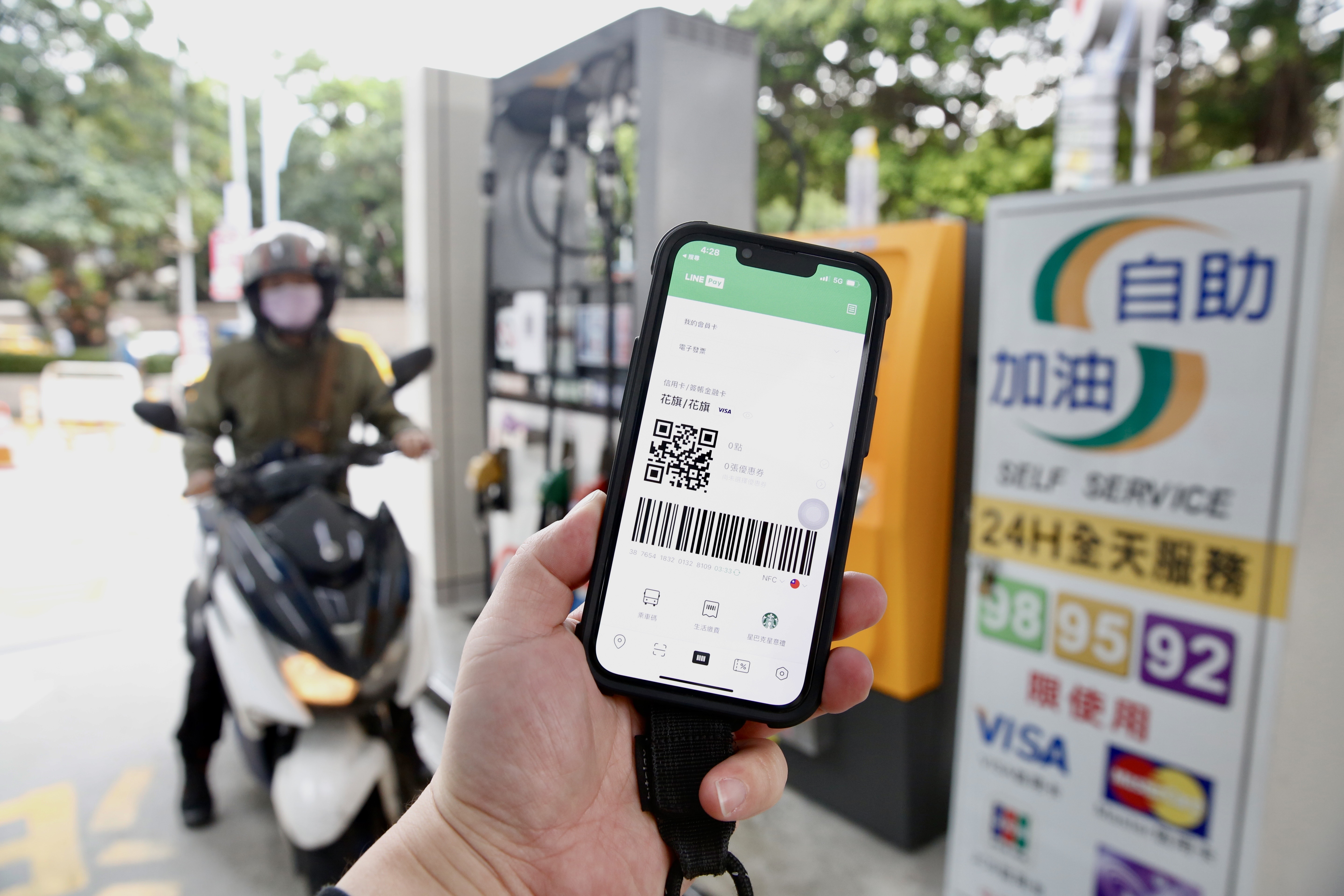 加油時，使用行動支付綁定信用卡結帳省最多。