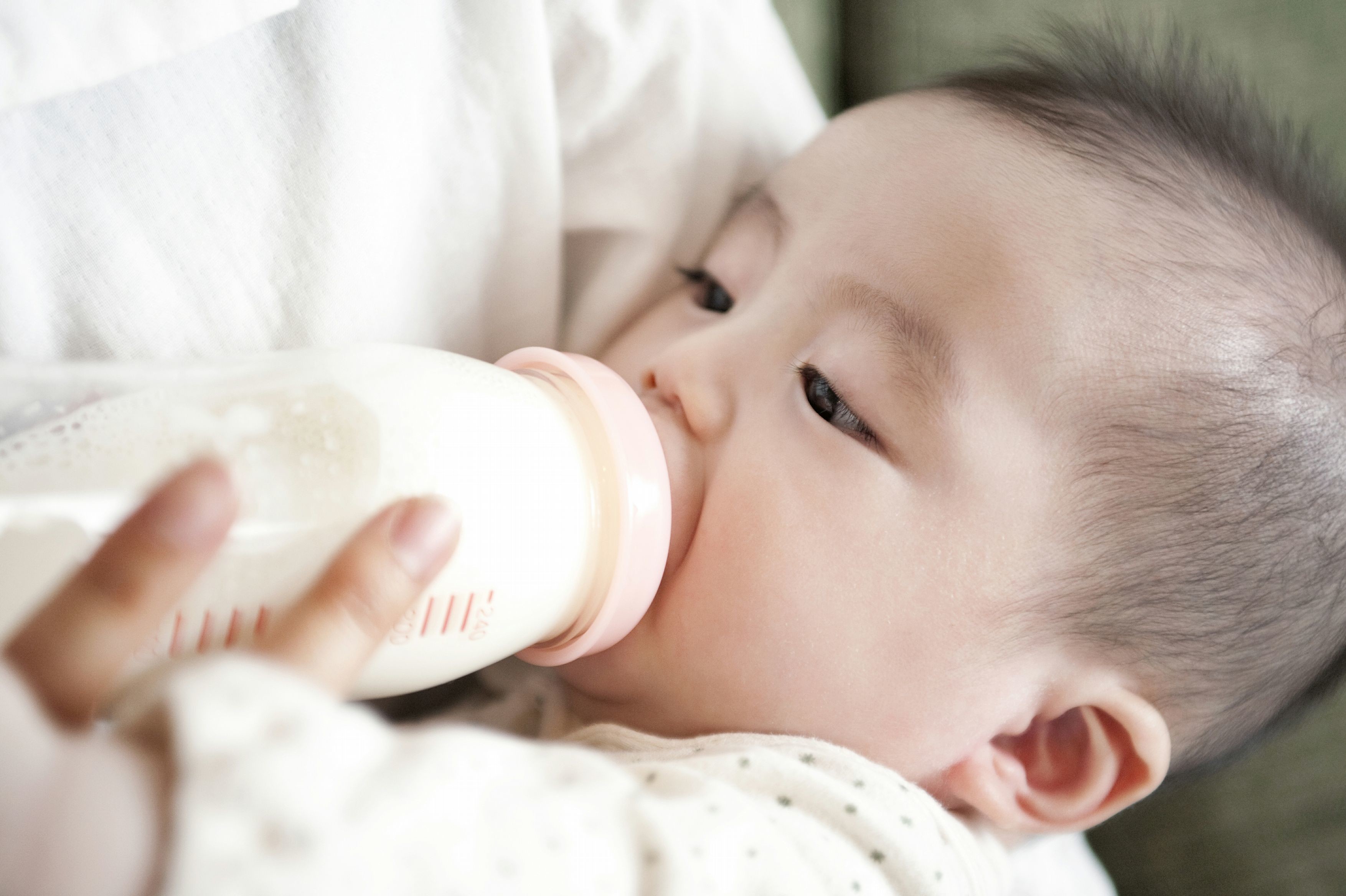 日前一名長輩發文求救，表示自己翻遍藥局都找不到「8000元的奶嘴頭」，真相曝光笑翻眾人。（示意圖非當事人，東方IC）